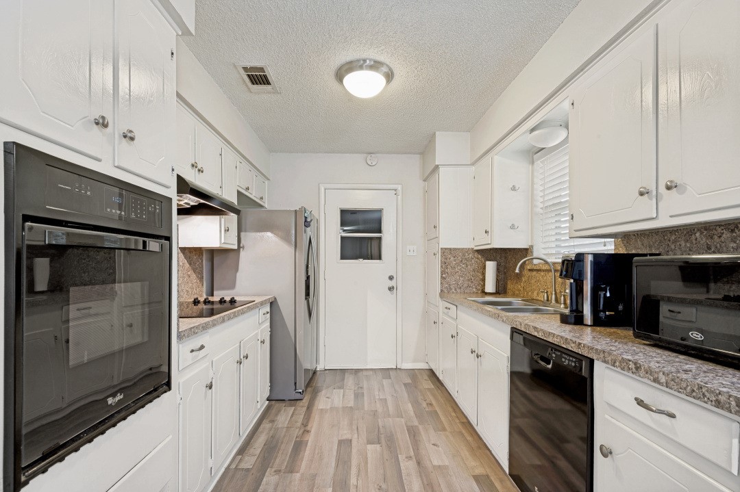 1008 Sherwood Drive Bedford TX 76022