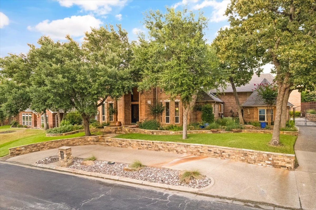 2105 Bay Club Drive Arlington TX 76013