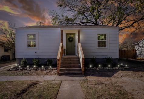 1737 Melba Court River Oaks TX 76114