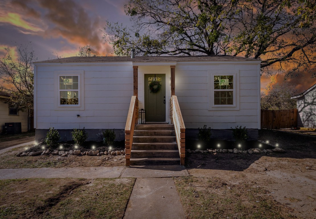 1737 Melba Court River Oaks TX 76114