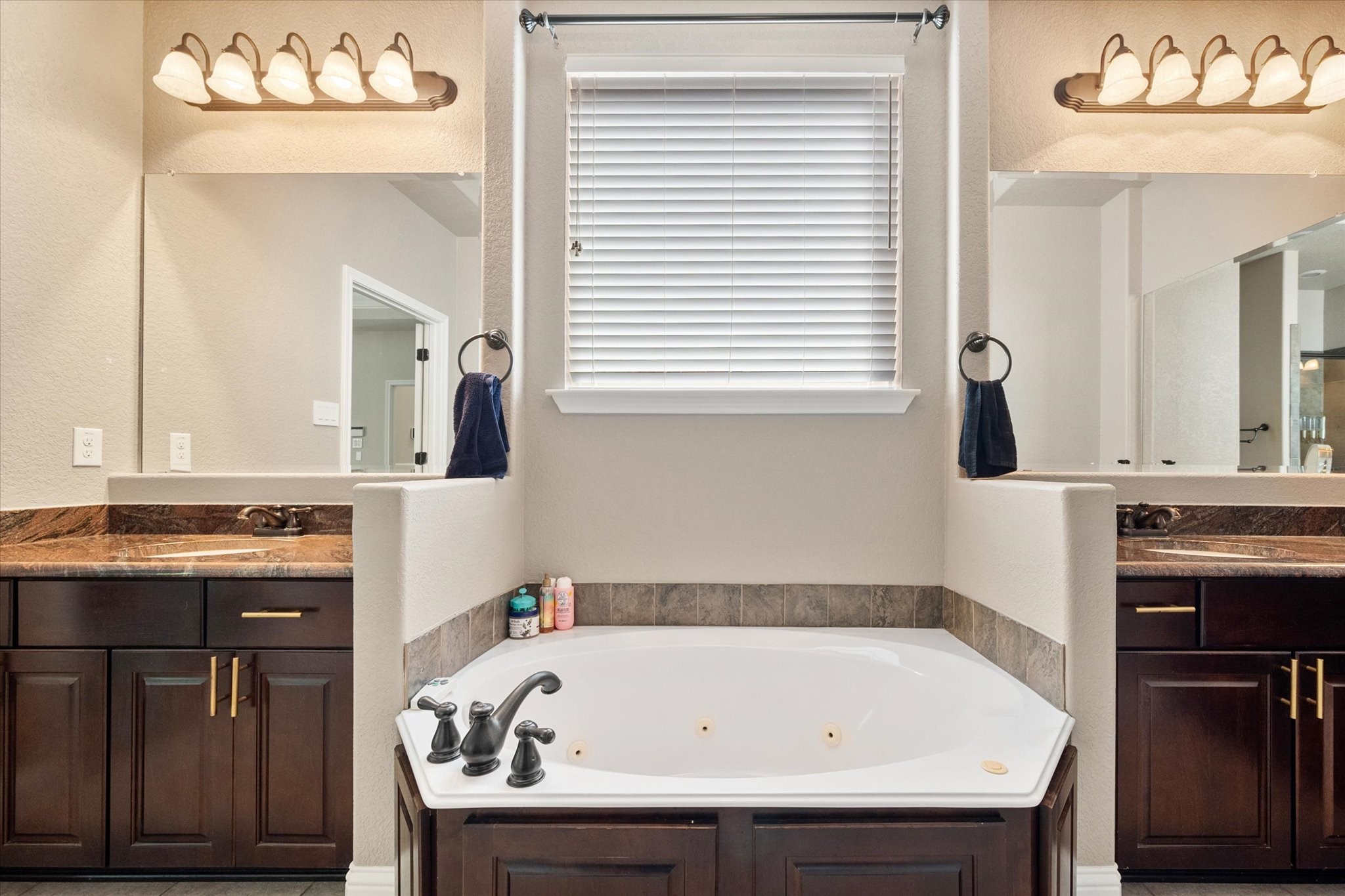2711 Stonebriar Court Arlington TX 76001