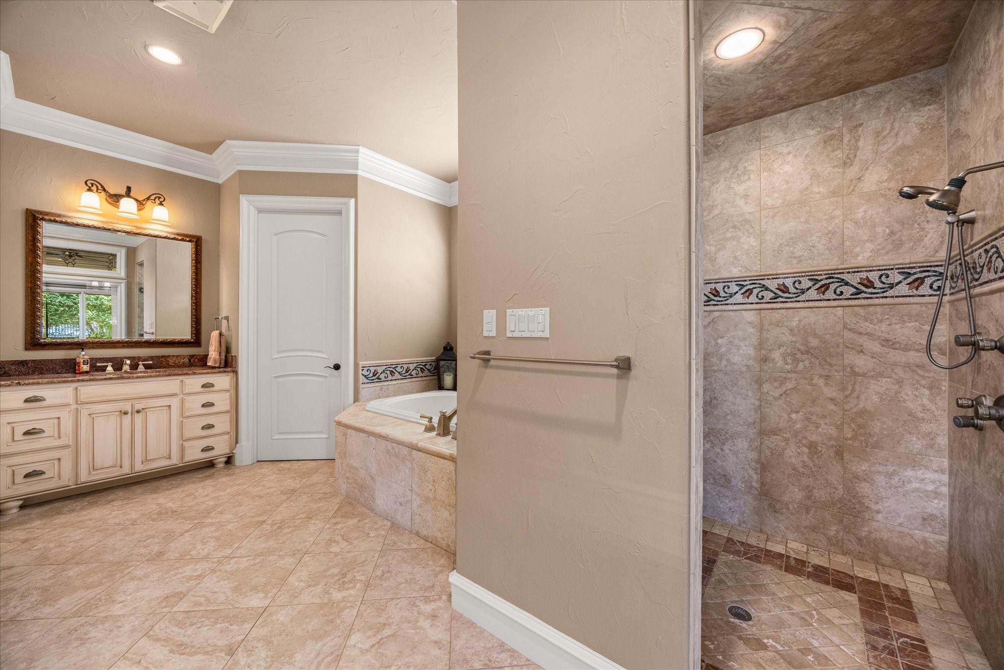 1206 E Baja Court Granbury TX 76048