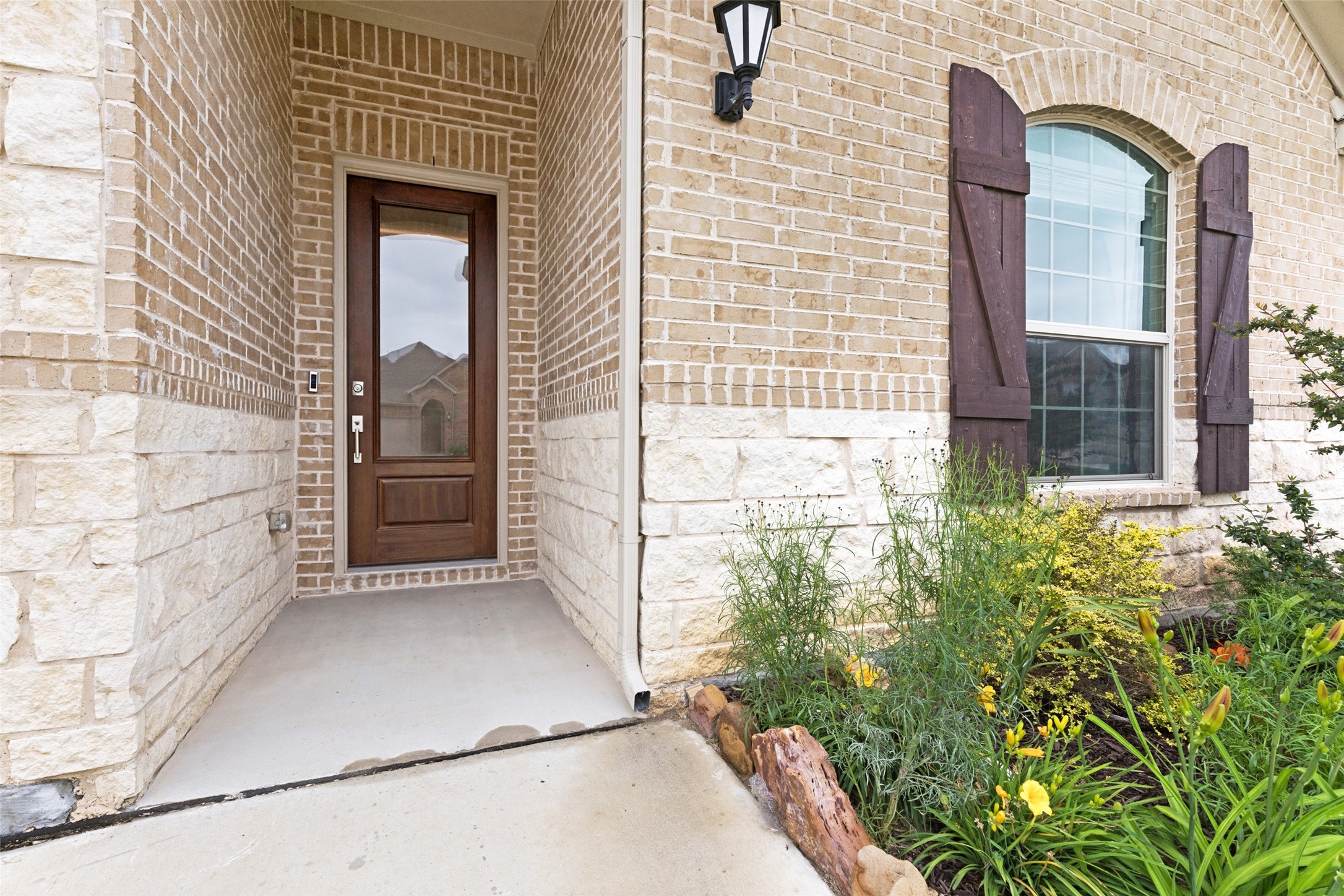 1153 Canuela Way Justin TX 76247