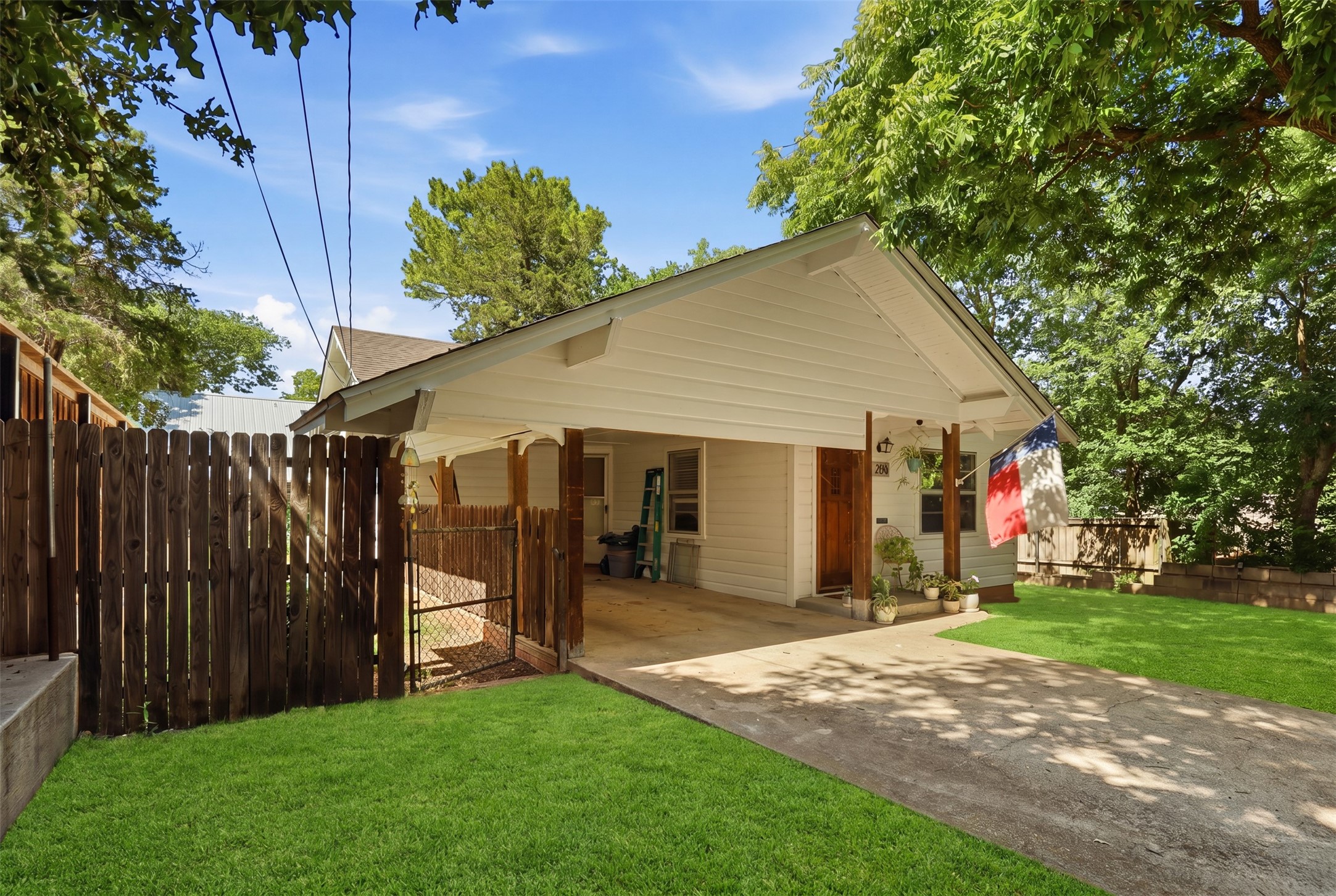 208 W Couts Street Weatherford TX 76086