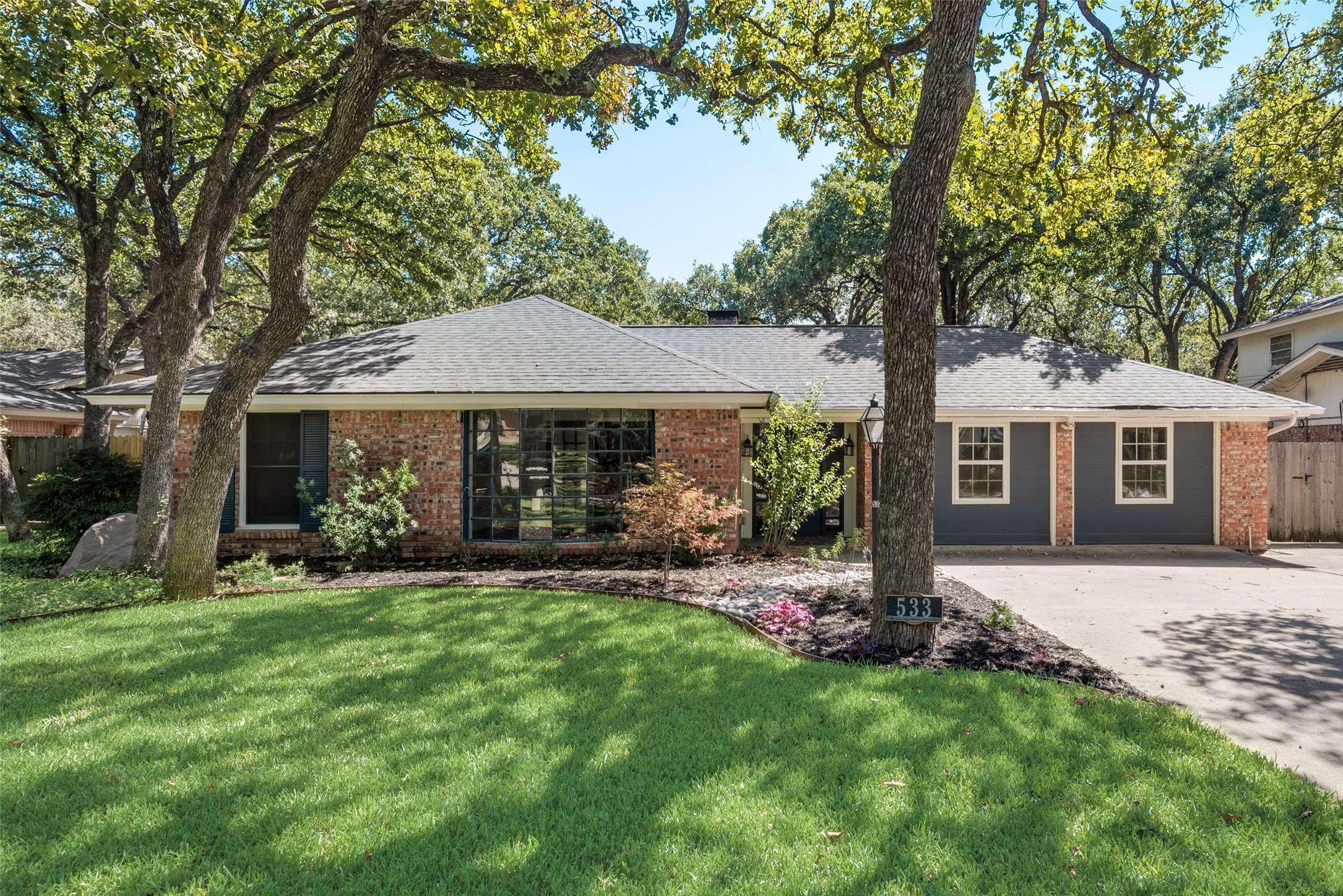 533 Circleview Drive S Hurst TX 76054