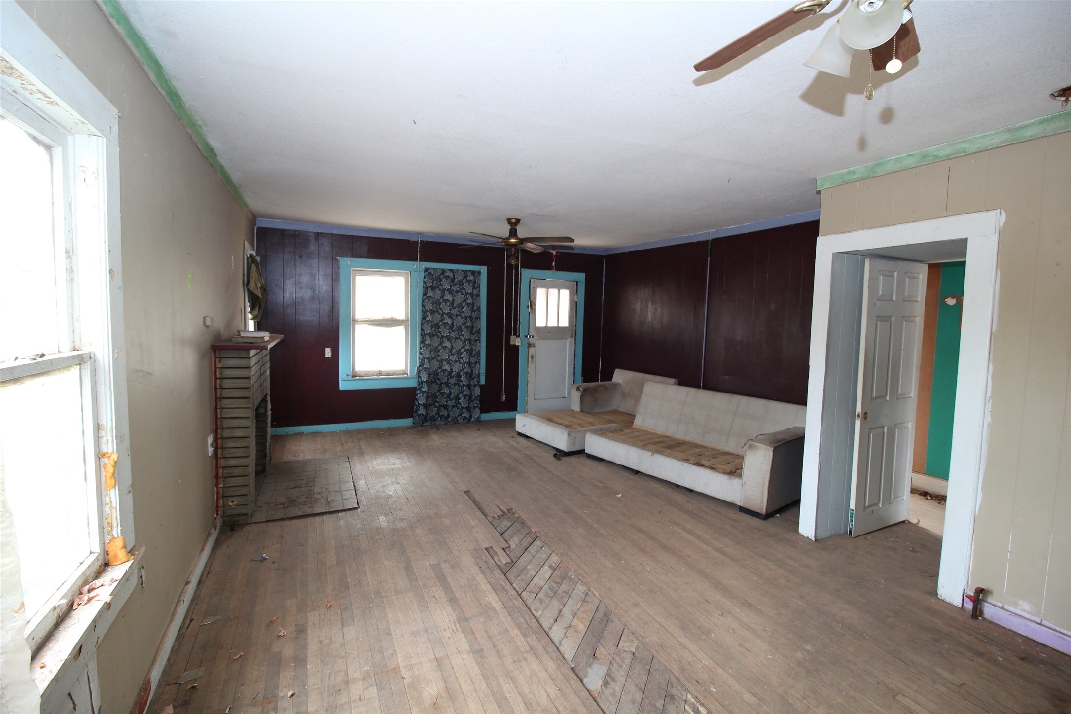 111 S 7th Avenue Munday TX 76371