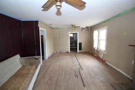 111 S 7th Avenue Munday TX 76371