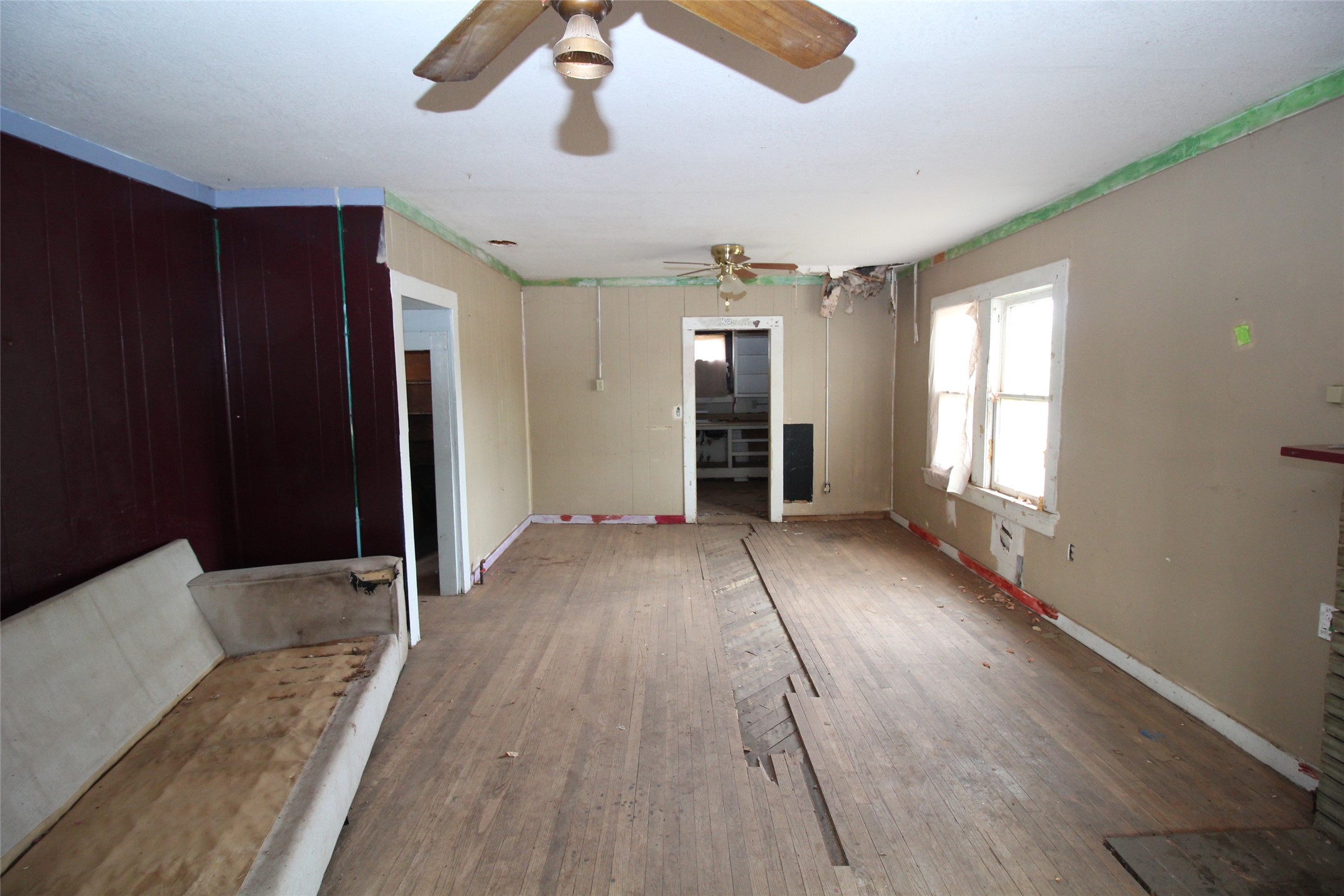 111 S 7th Avenue Munday TX 76371