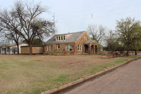 111 S 7th Avenue Munday TX 76371