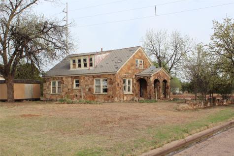 111 S 7th Avenue Munday TX 76371