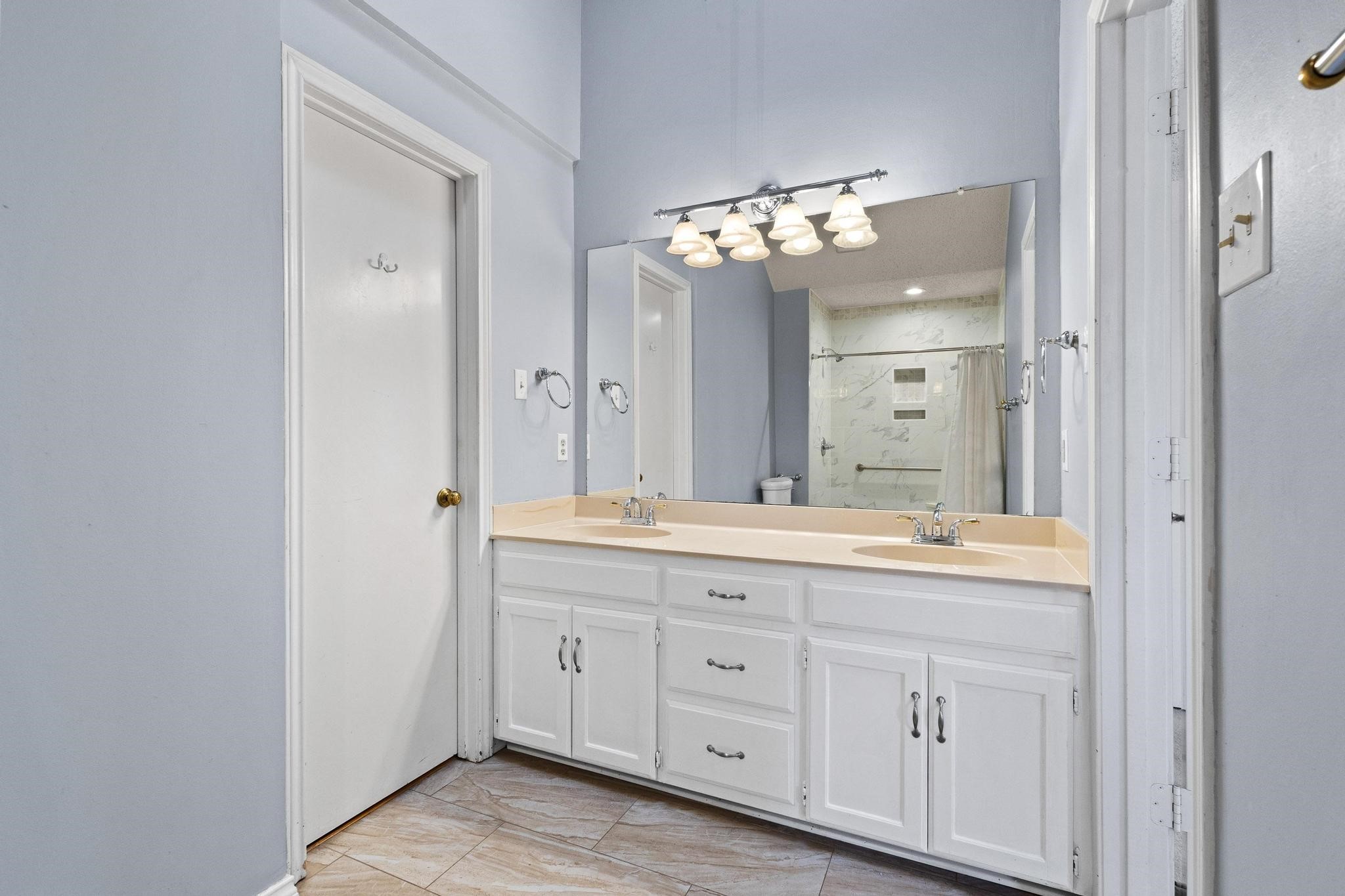 1534 Gunnison Trail Lewisville TX 75077