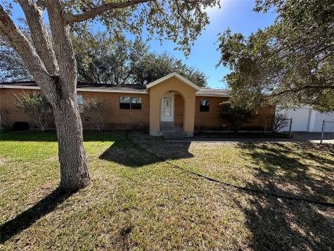 150 Private Quiroga Street Beeville TX 78102