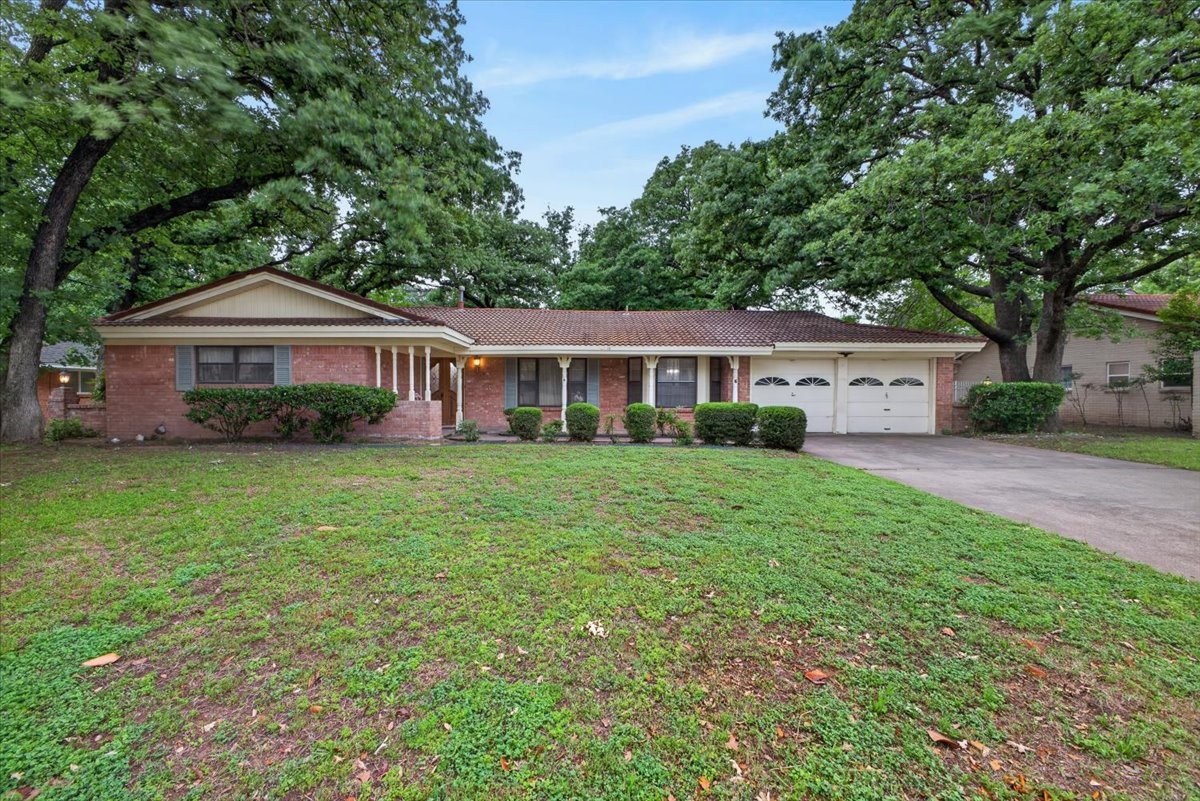 845 Wheelwood Drive Hurst TX 76053