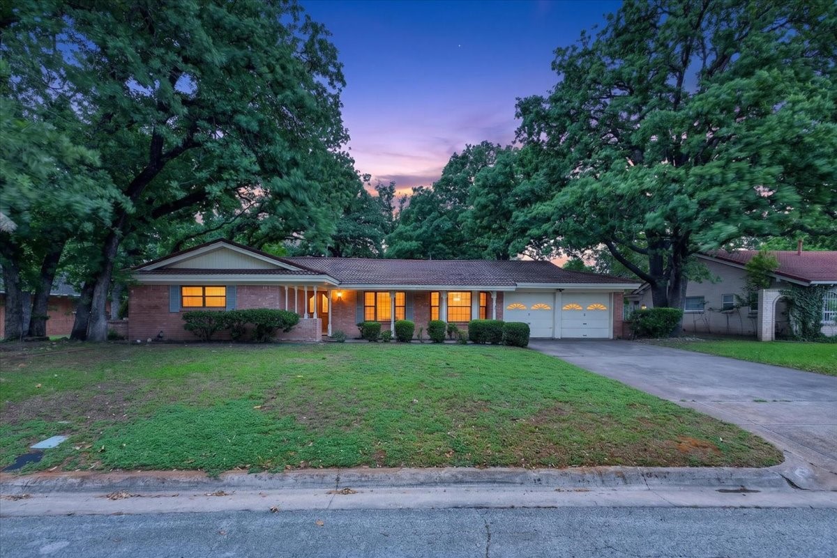 845 Wheelwood Drive Hurst TX 76053