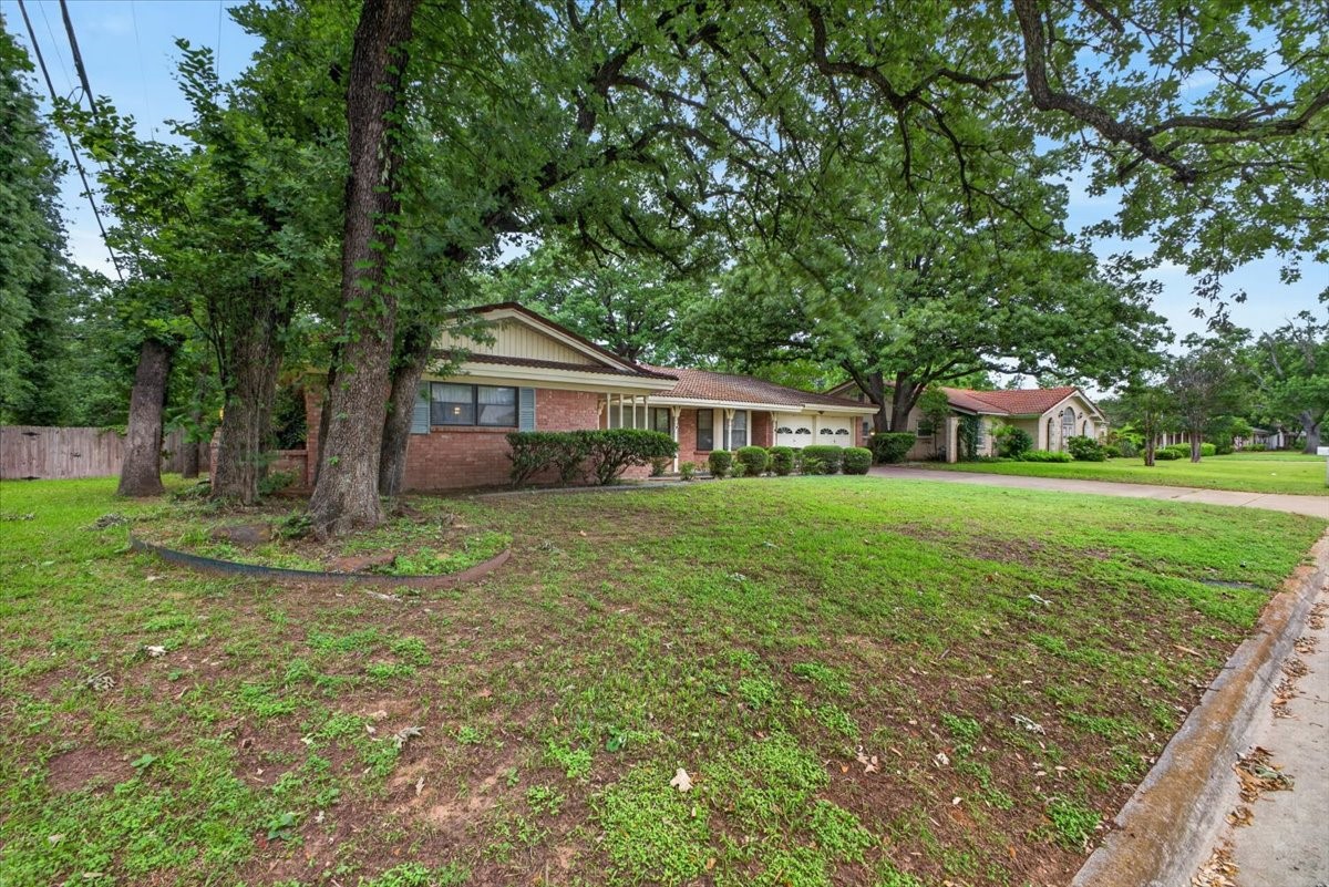 845 Wheelwood Drive Hurst TX 76053