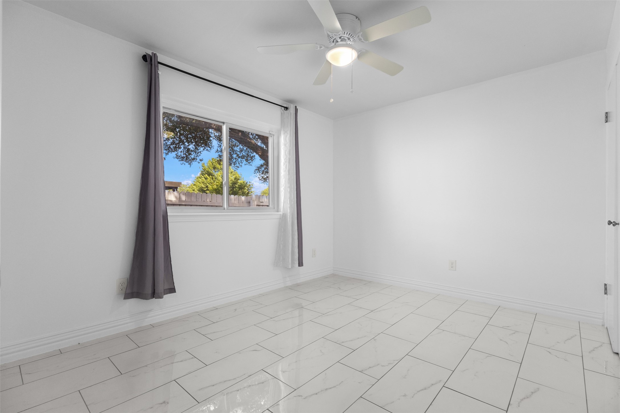 806 Longbeach Drive Garland TX 75043