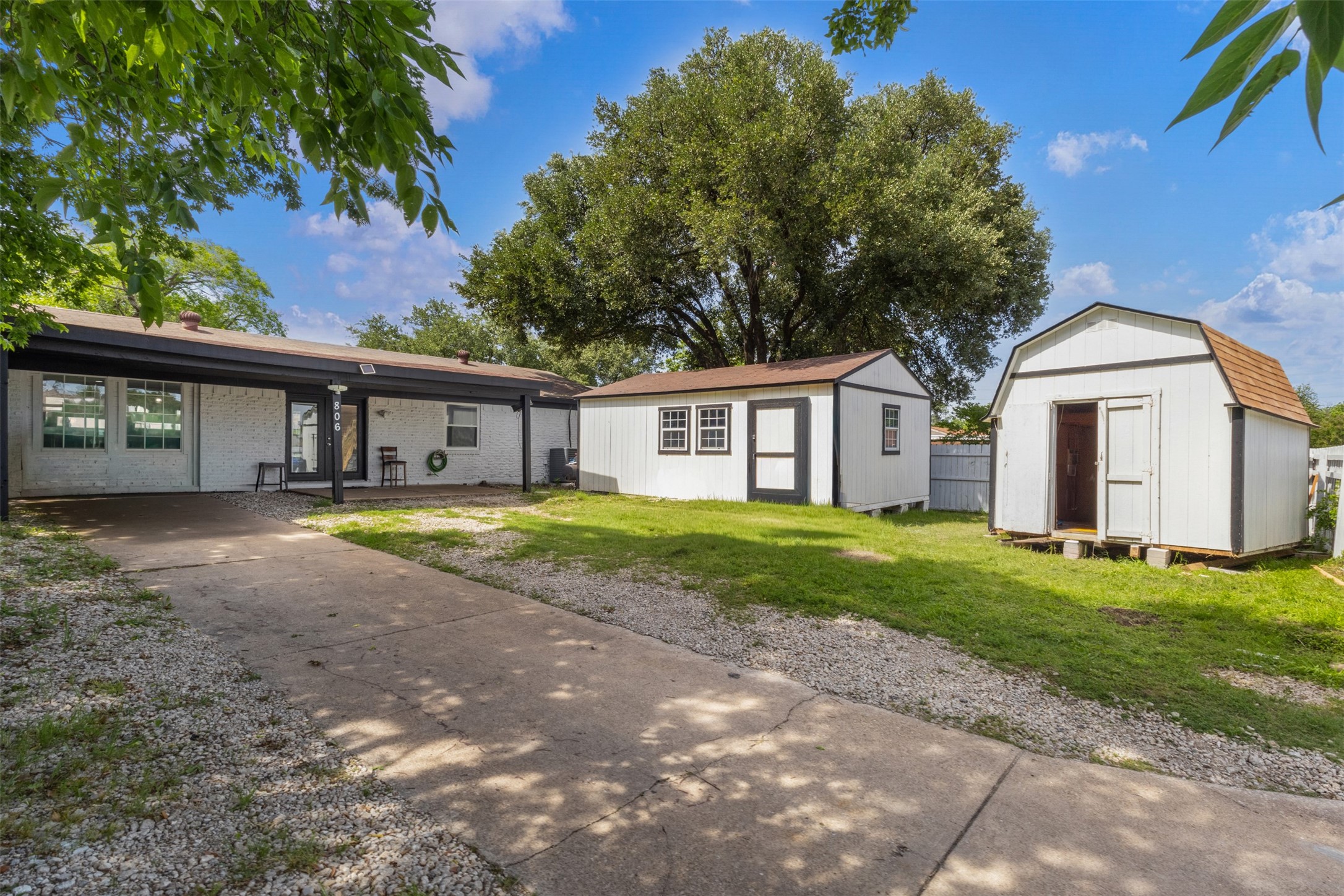 806 Longbeach Drive Garland TX 75043