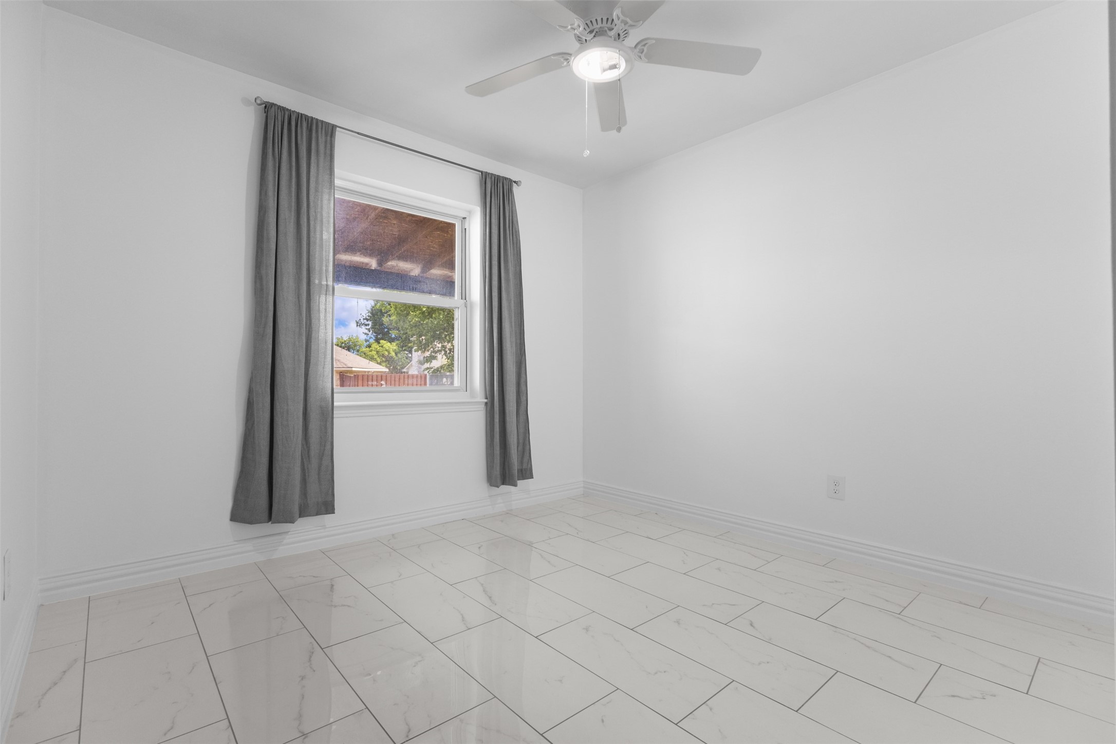 806 Longbeach Drive Garland TX 75043