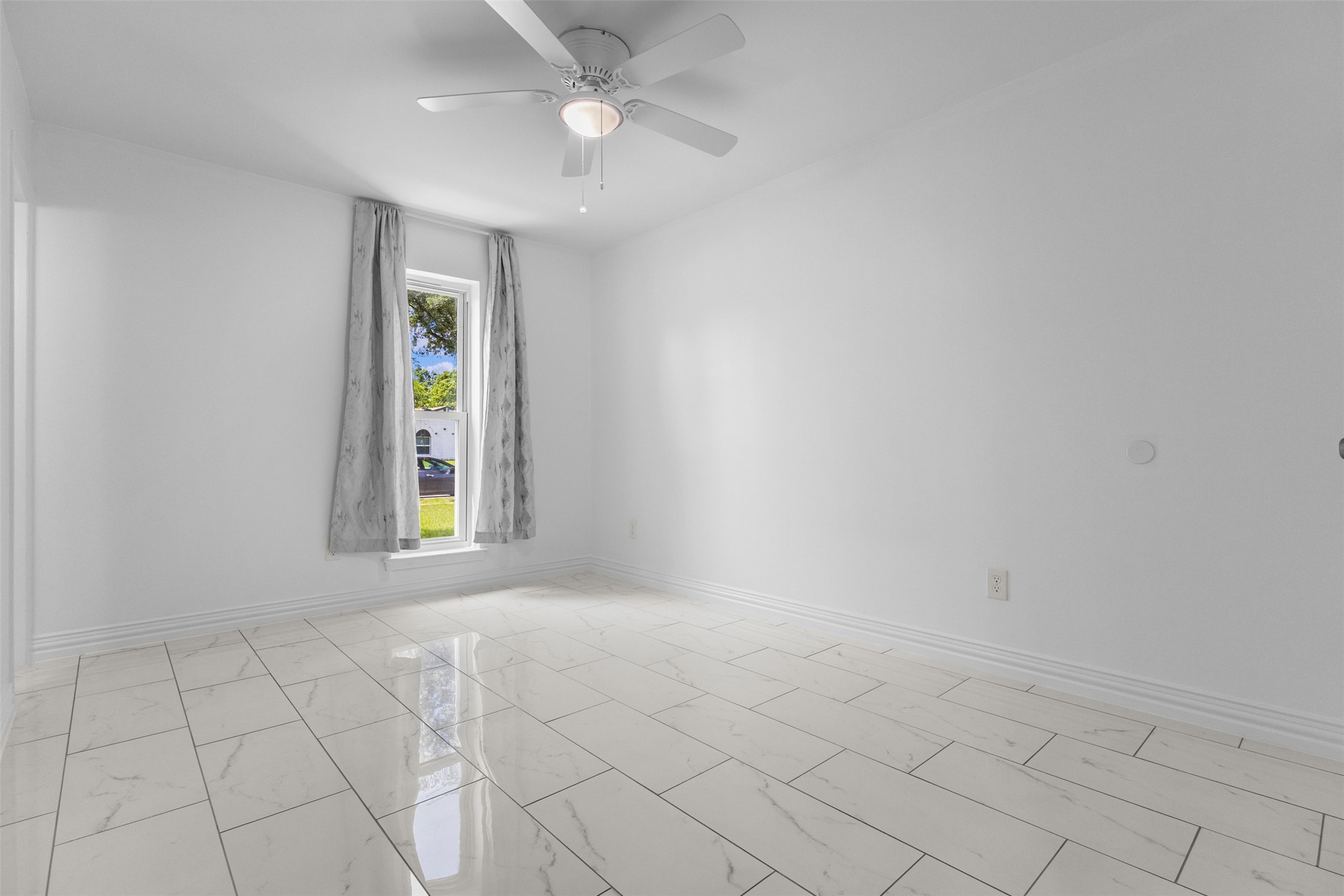 806 Longbeach Drive Garland TX 75043