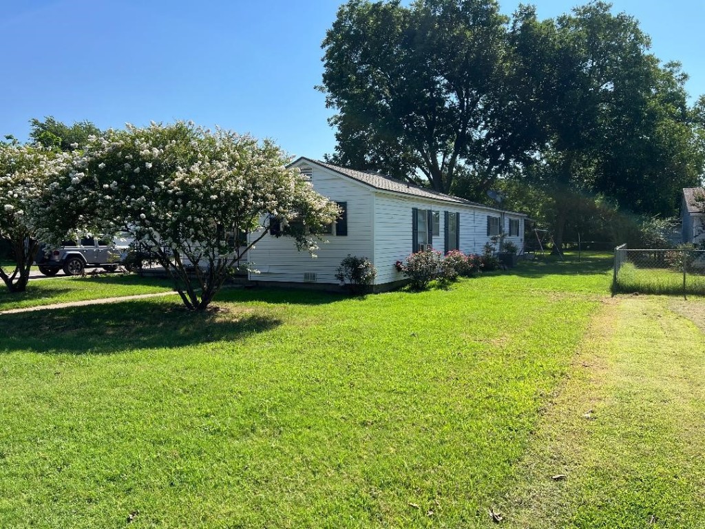 202 N Bosque Street Whitney TX 76692