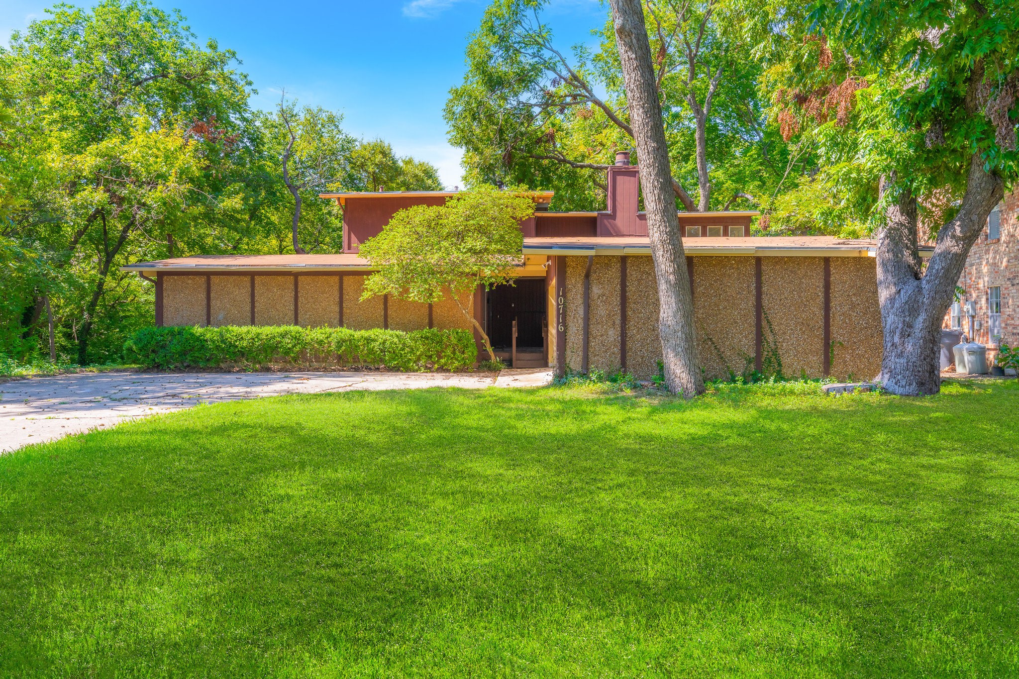 10716 Meadowcliff Lane Dallas TX 75238