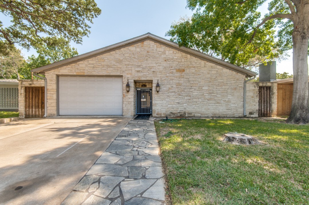 2012 Bradford Street Irving TX 75061