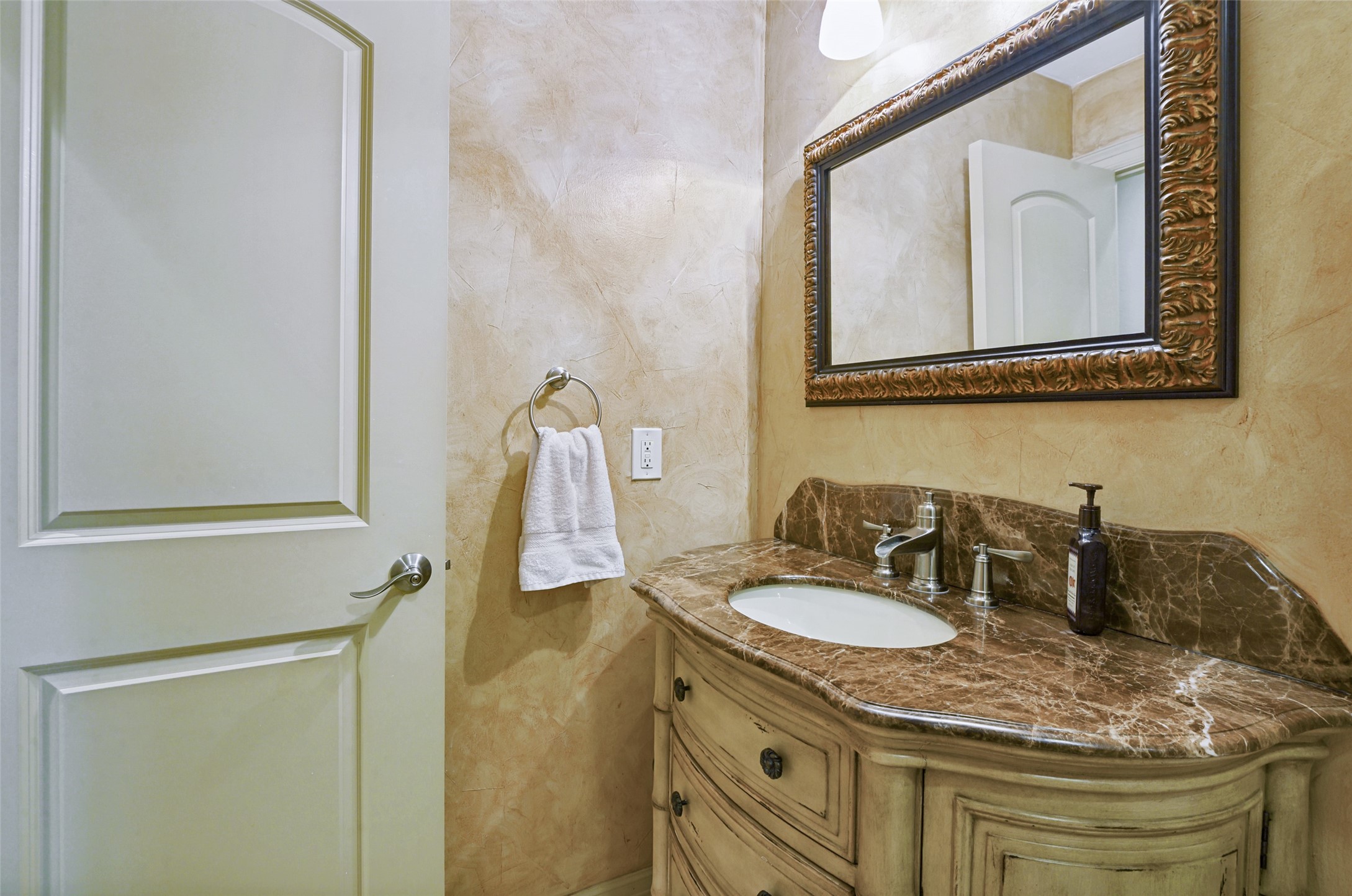 1632 Banbury Lane Carrollton TX 75006