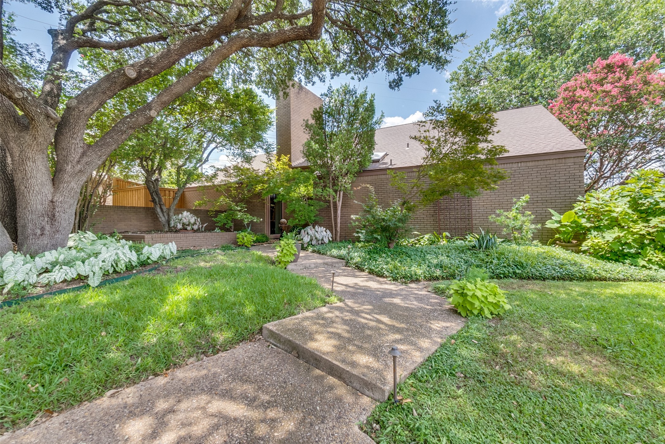 9418 Hilldale Drive Dallas TX 75231