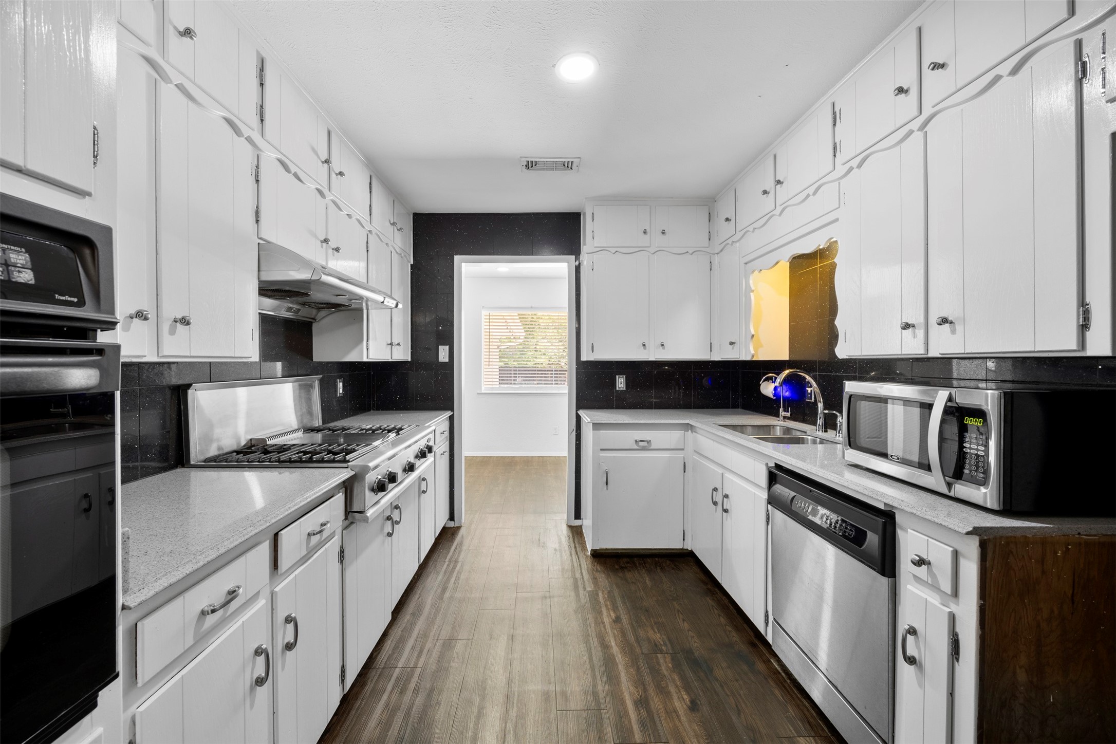 3911 Shady Valley Drive Arlington TX 76013
