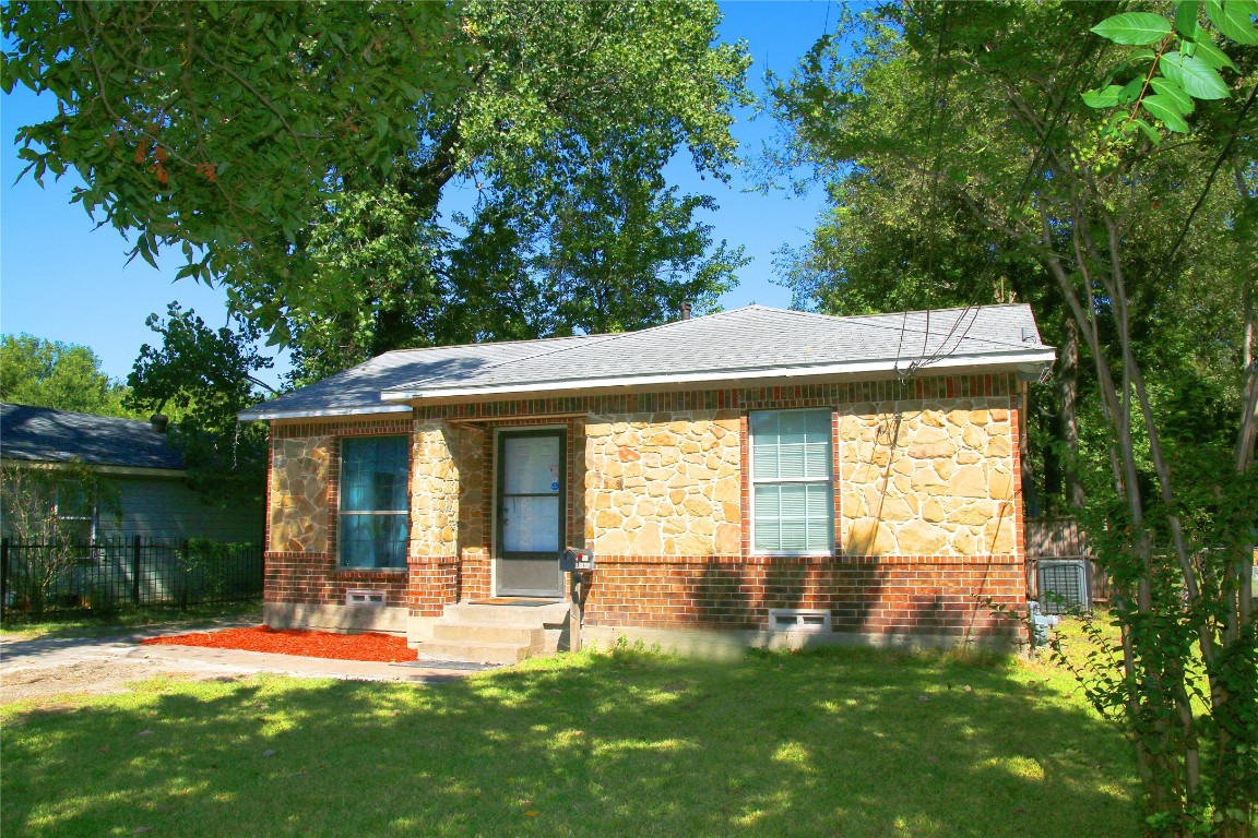 8909 Quinn Street Dallas TX 75217