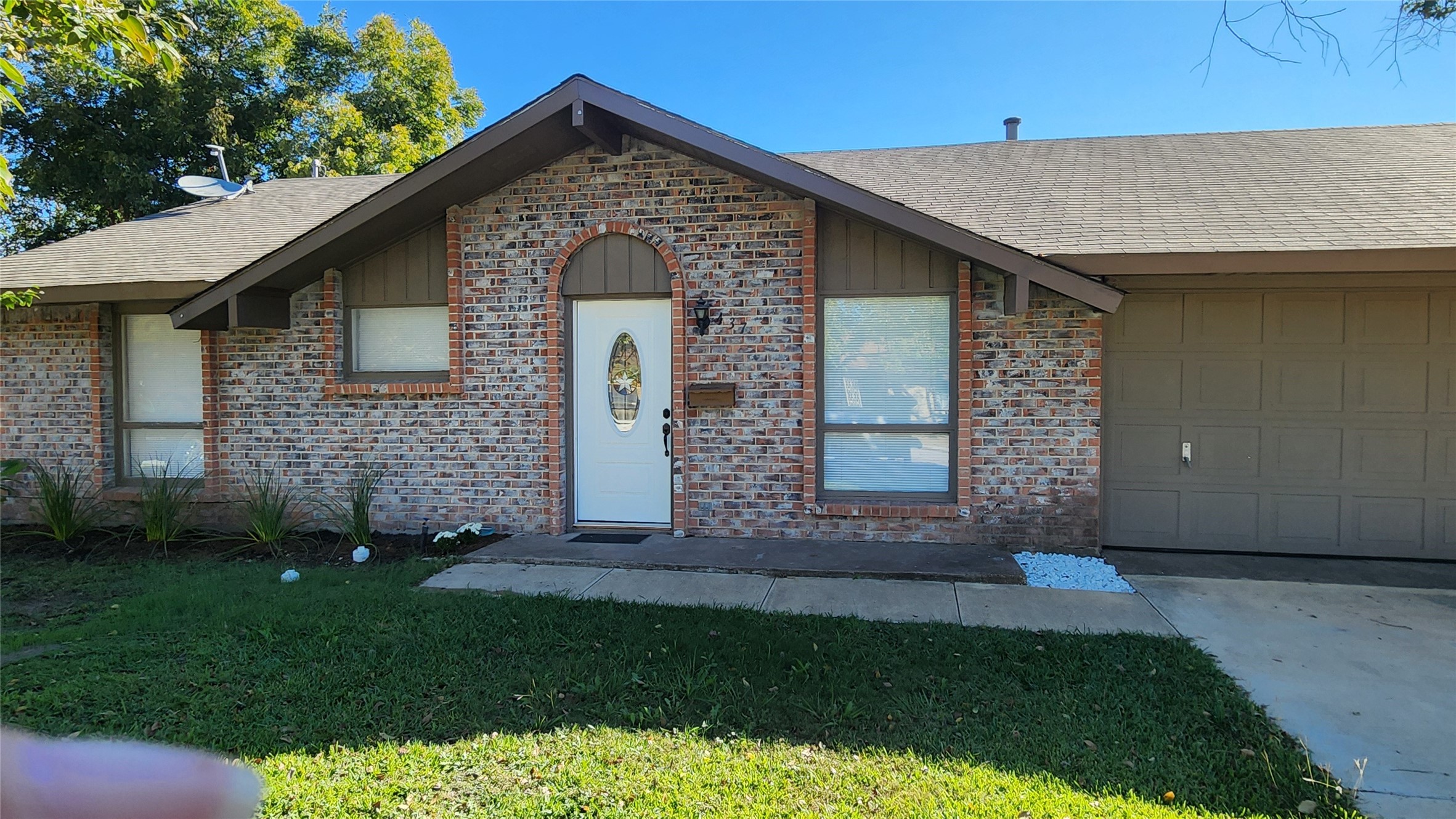437 W Grenoble Drive Grand Prairie TX 75052