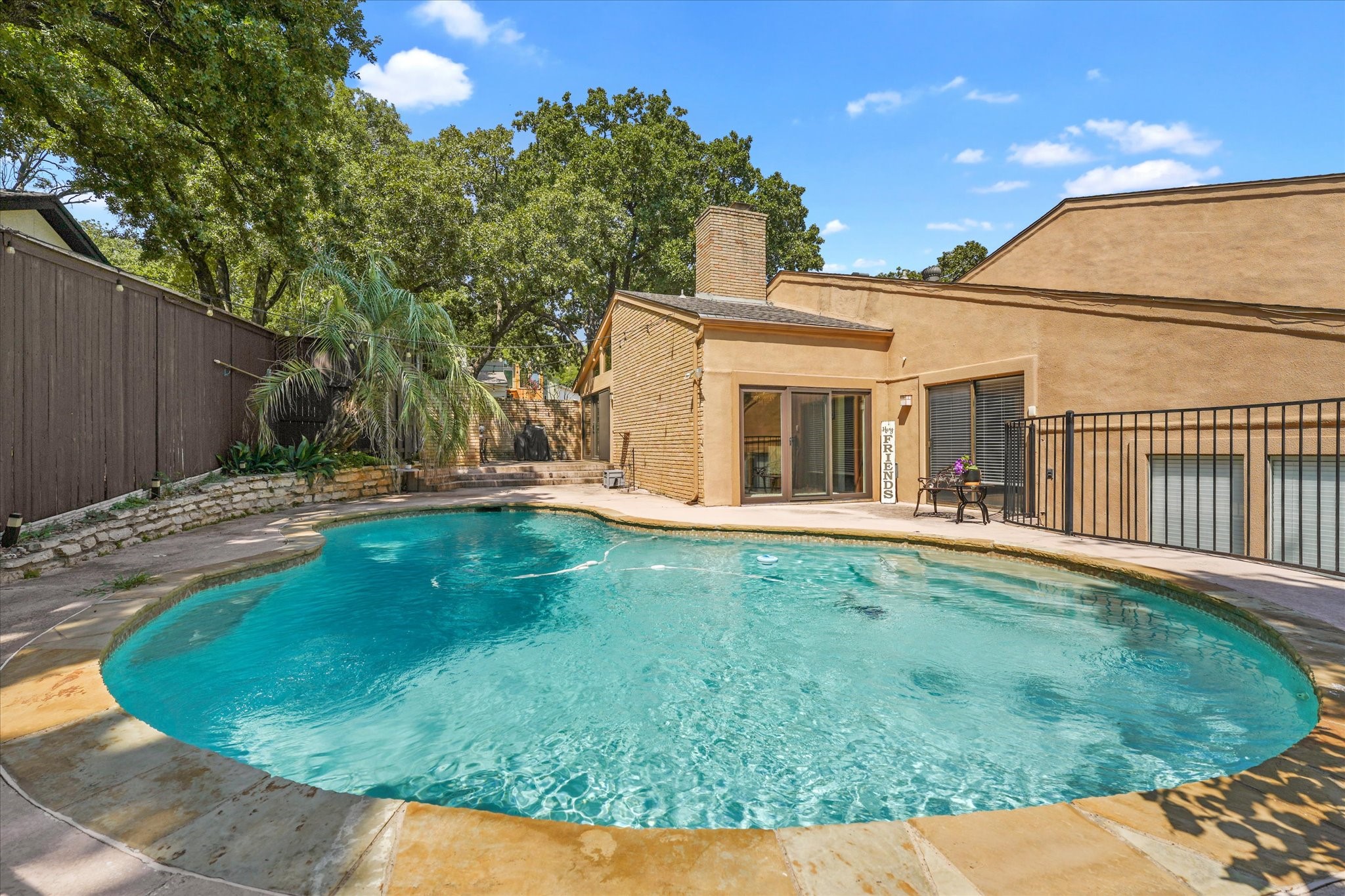 2304 Oak Forest Court Arlington TX 76012
