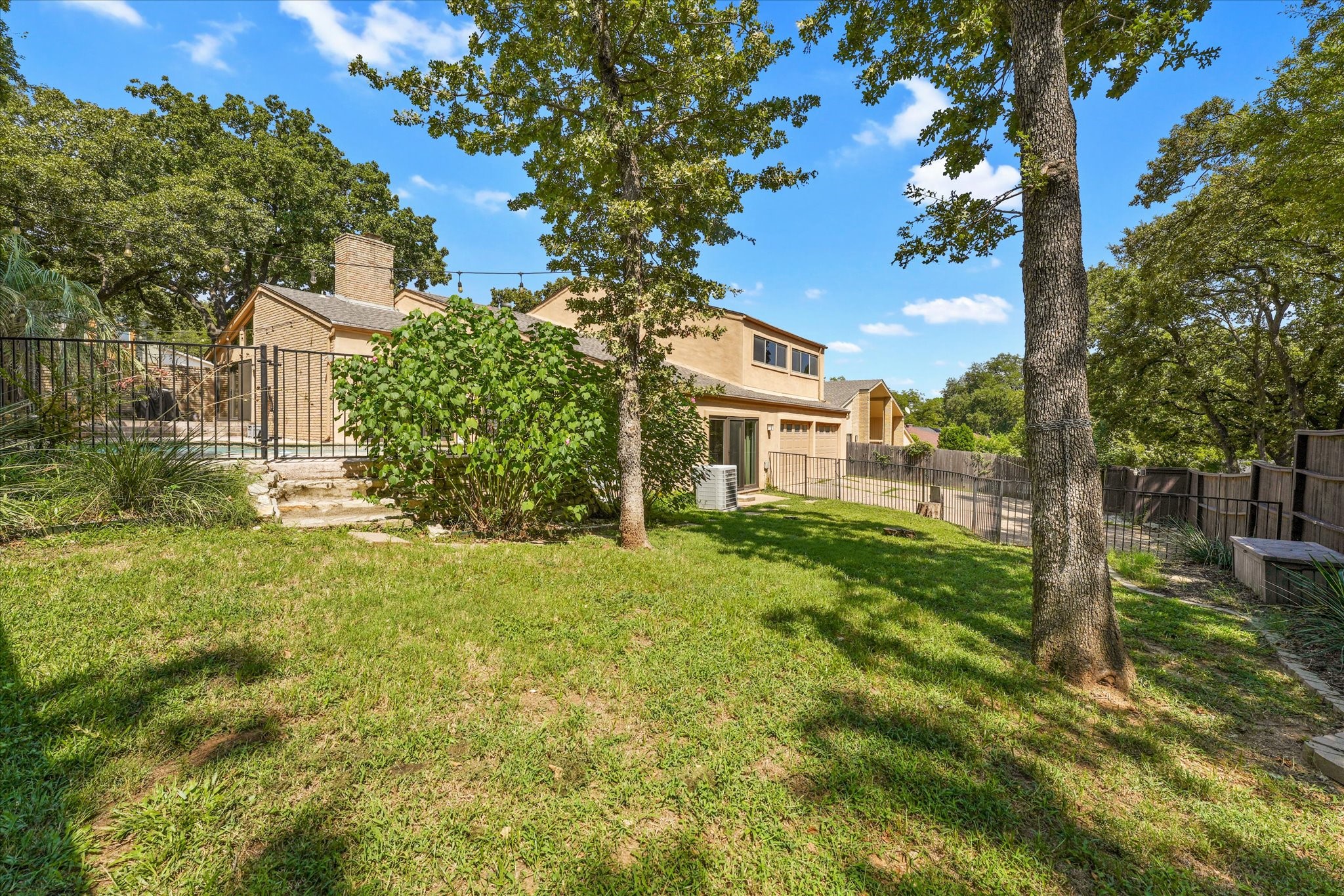 2304 Oak Forest Court Arlington TX 76012