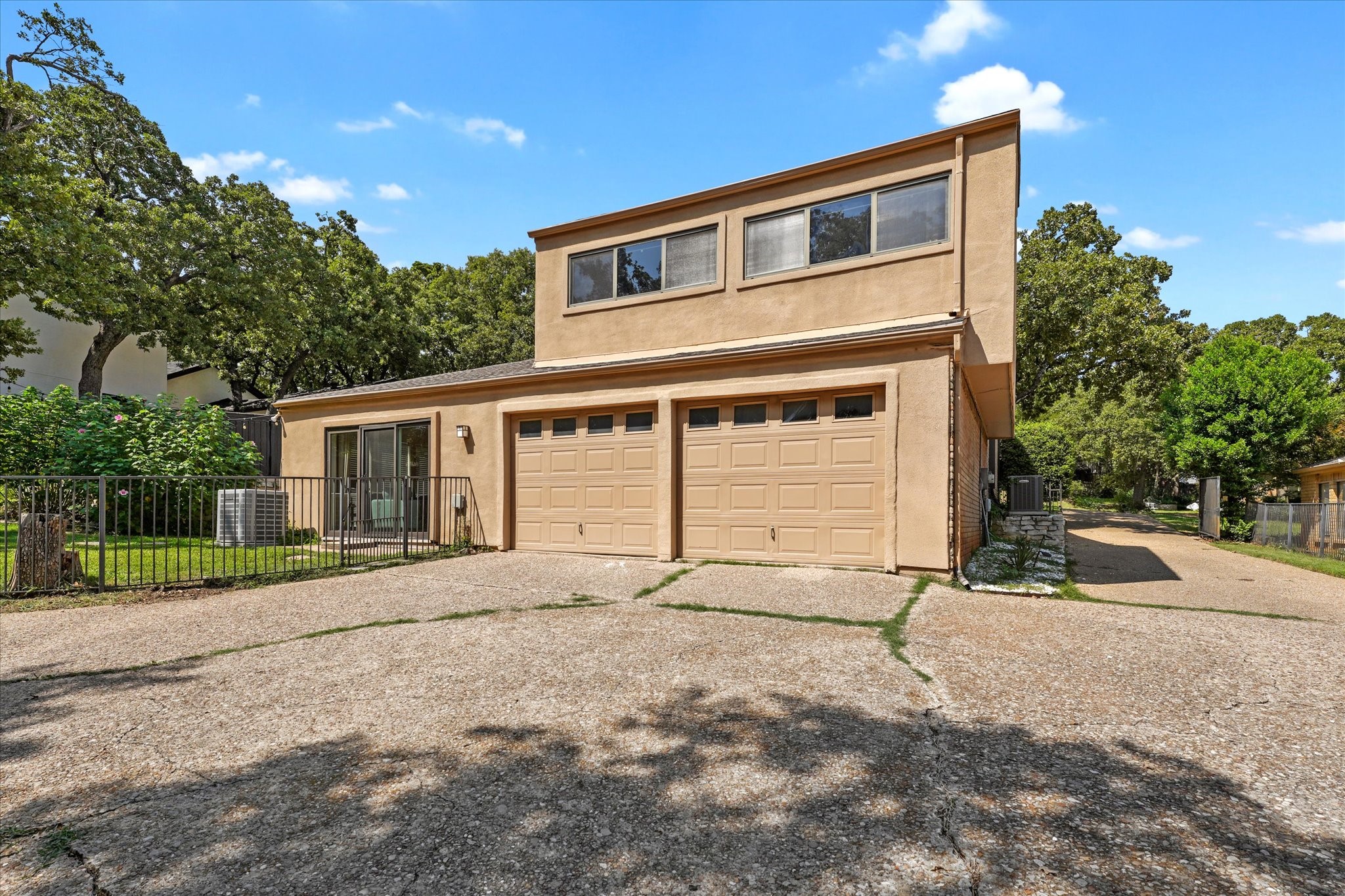 2304 Oak Forest Court Arlington TX 76012