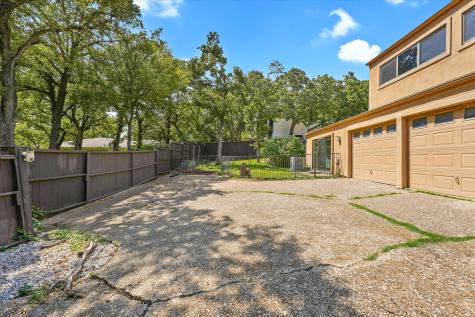 2304 Oak Forest Court Arlington TX 76012