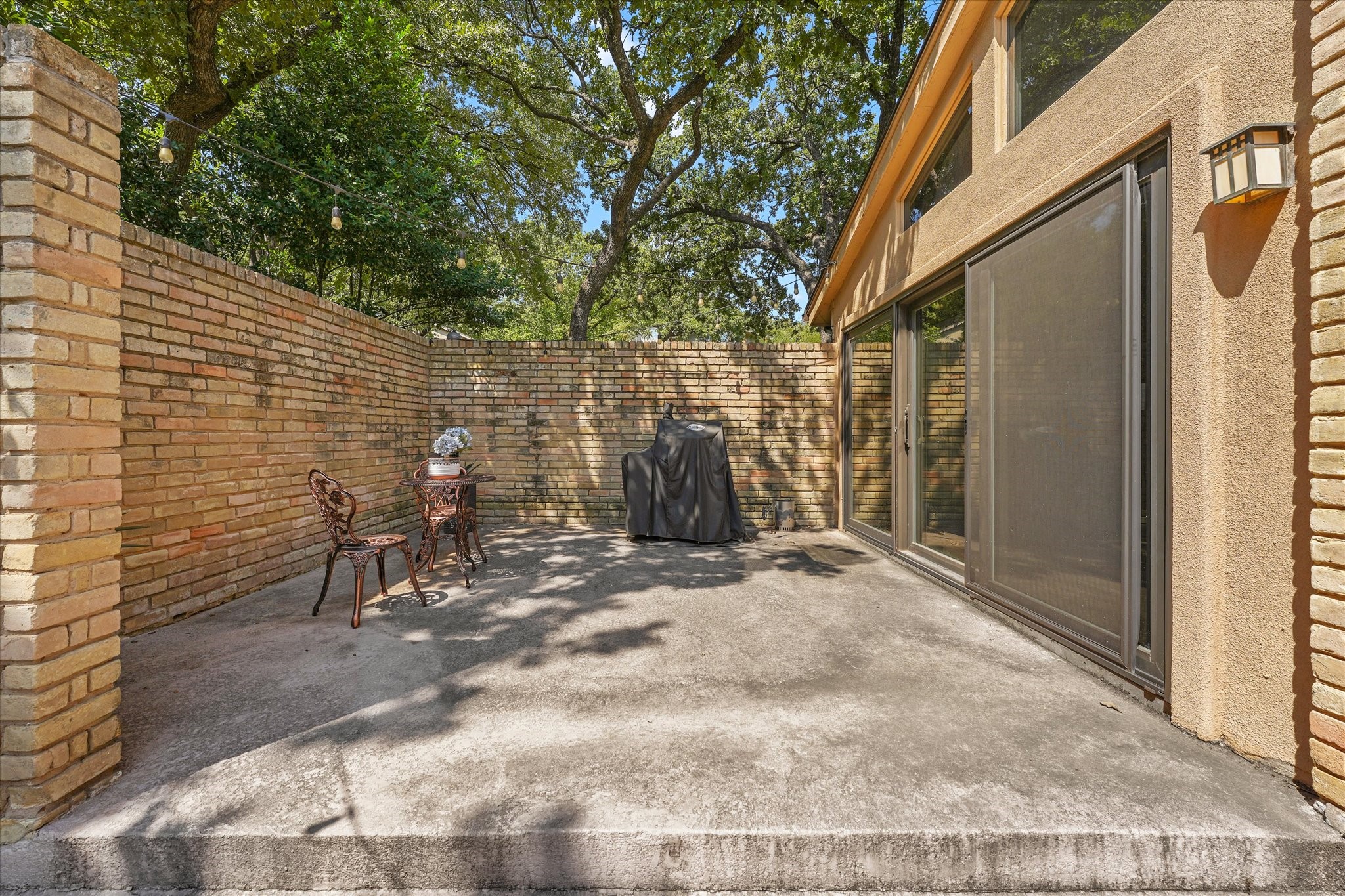 2304 Oak Forest Court Arlington TX 76012