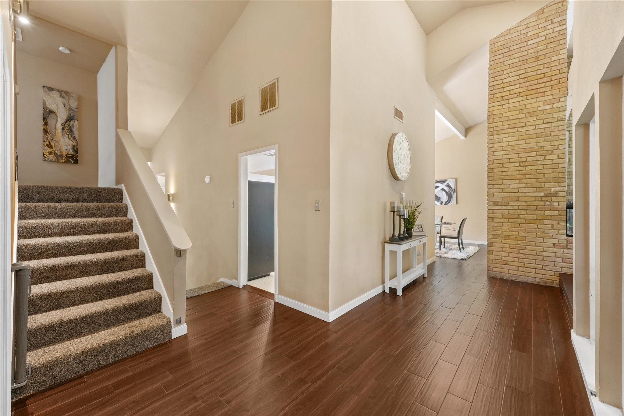 2304 Oak Forest Court Arlington TX 76012