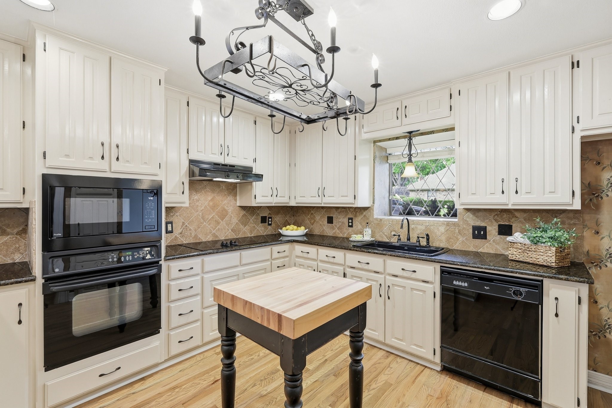 4306 Essex Court Arlington TX 76016