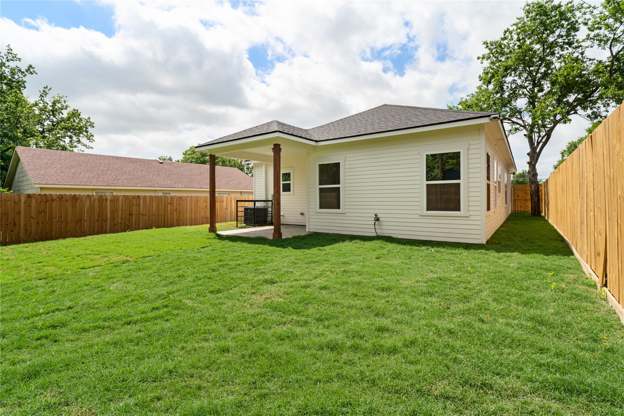1015 Stella Street Fort Worth TX 76104