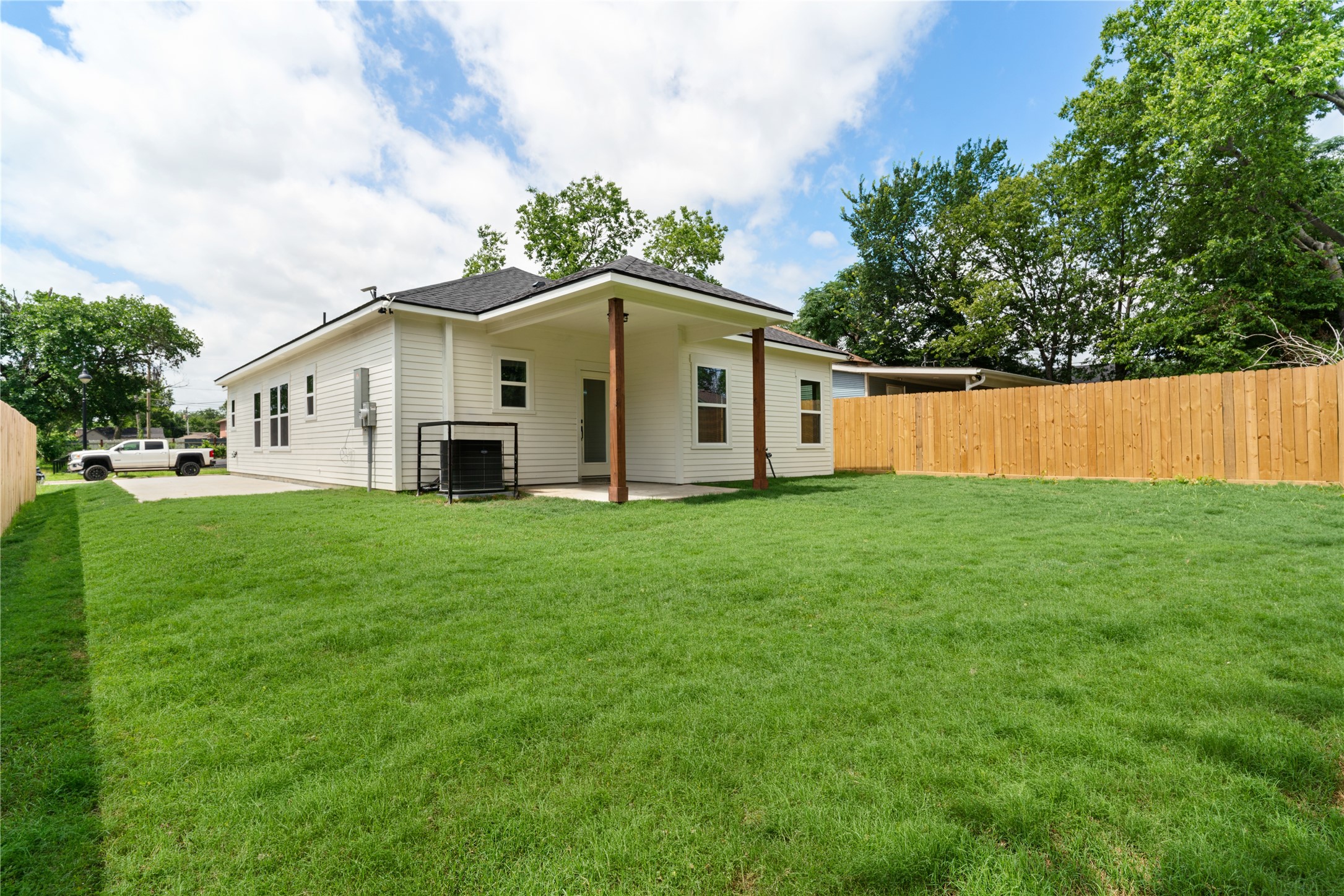 1015 Stella Street Fort Worth TX 76104
