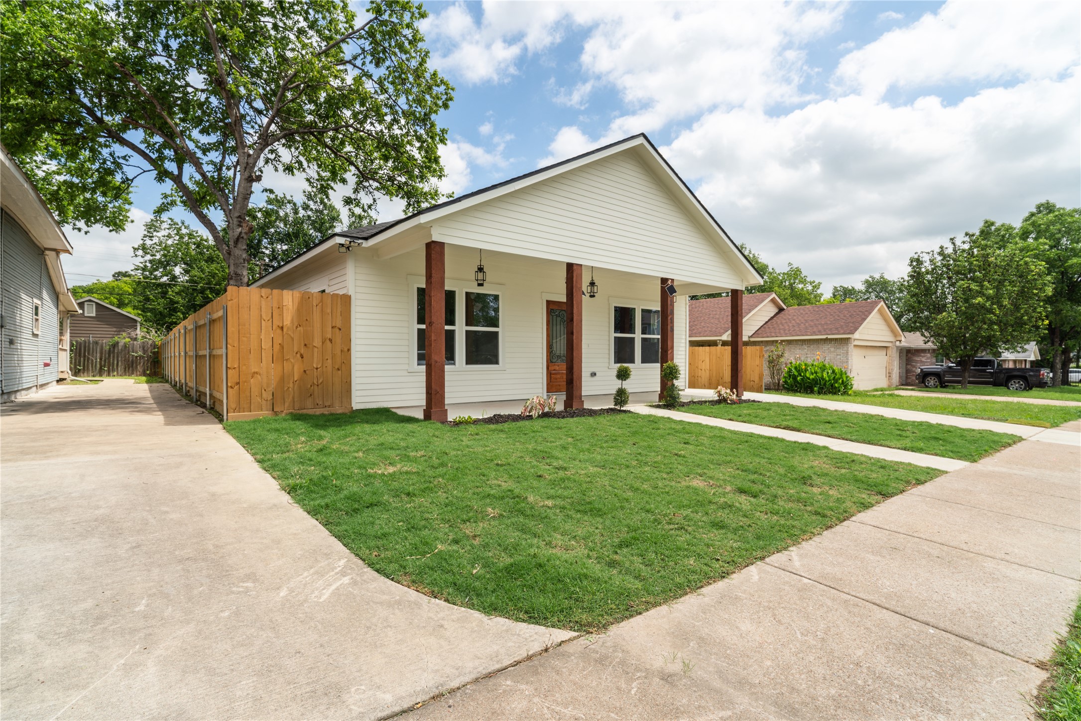 1015 Stella Street Fort Worth TX 76104