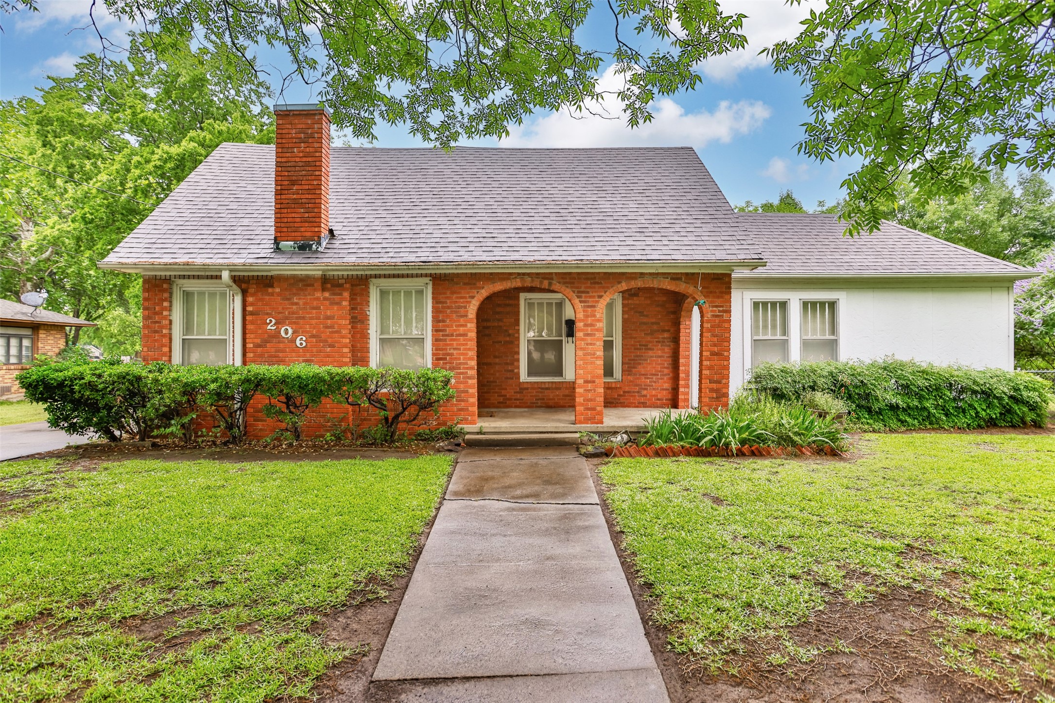 206 Ritchey Street Gainesville TX 76240