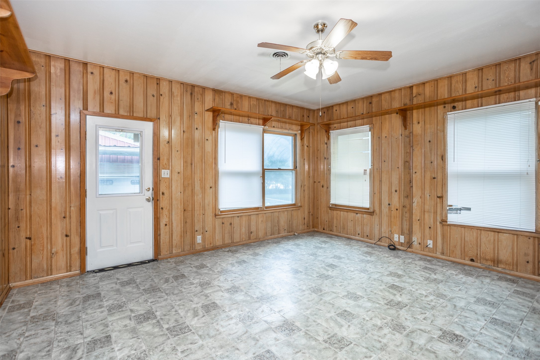 206 Ritchey Street Gainesville TX 76240