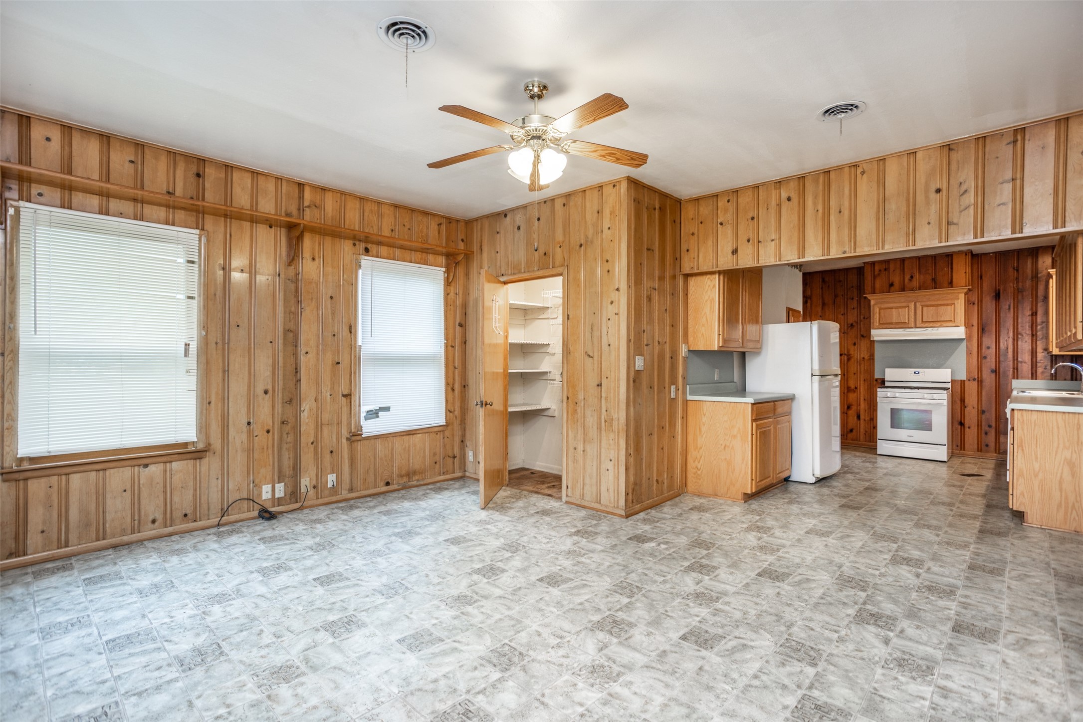 206 Ritchey Street Gainesville TX 76240