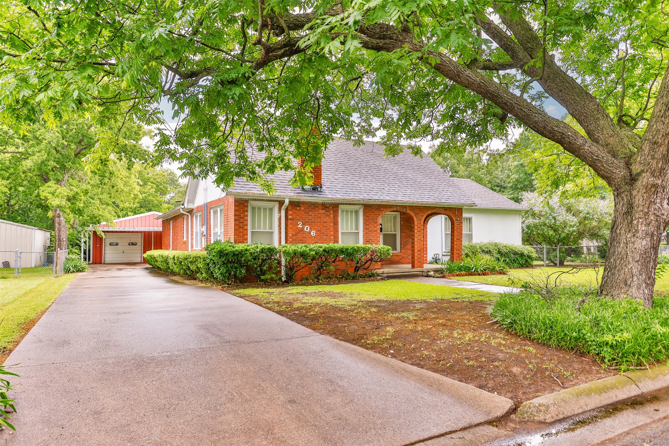 206 Ritchey Street Gainesville TX 76240