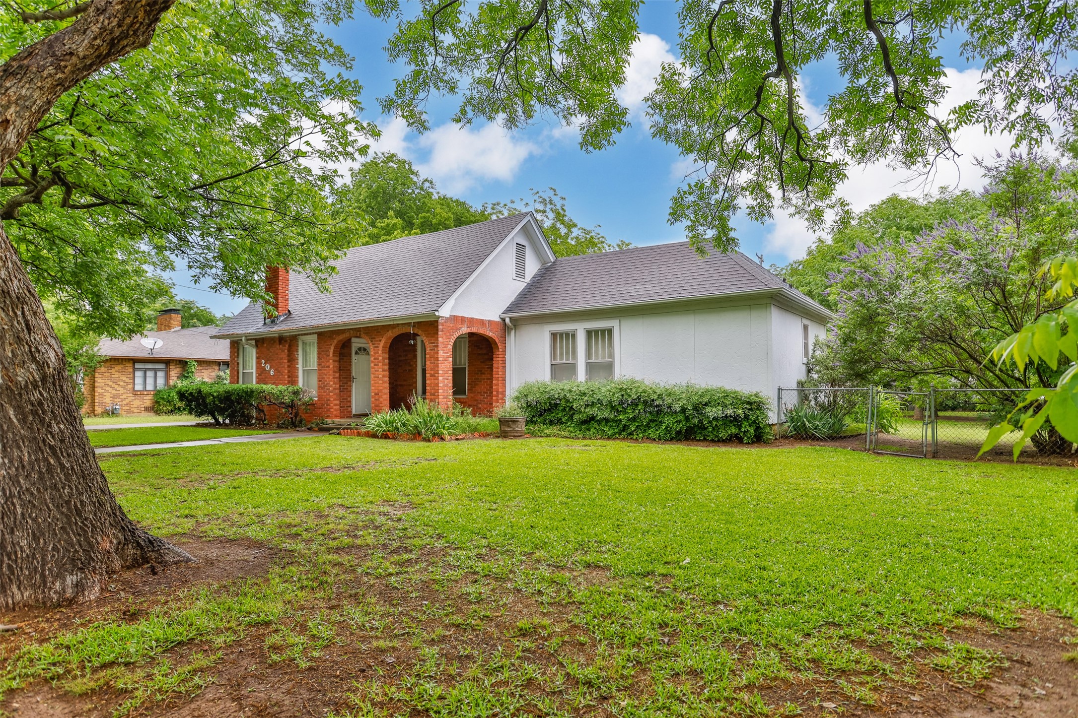 206 Ritchey Street Gainesville TX 76240