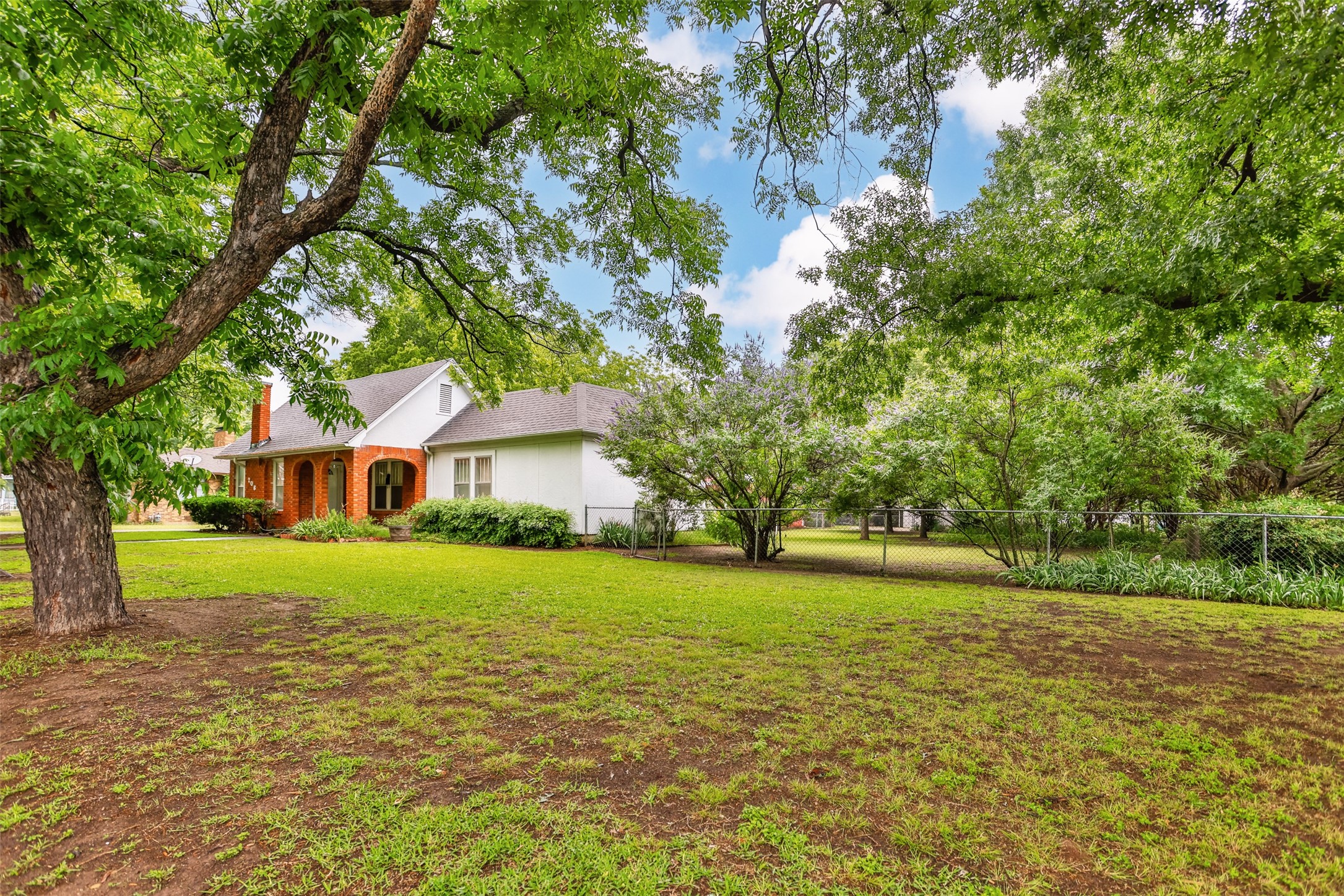 206 Ritchey Street Gainesville TX 76240