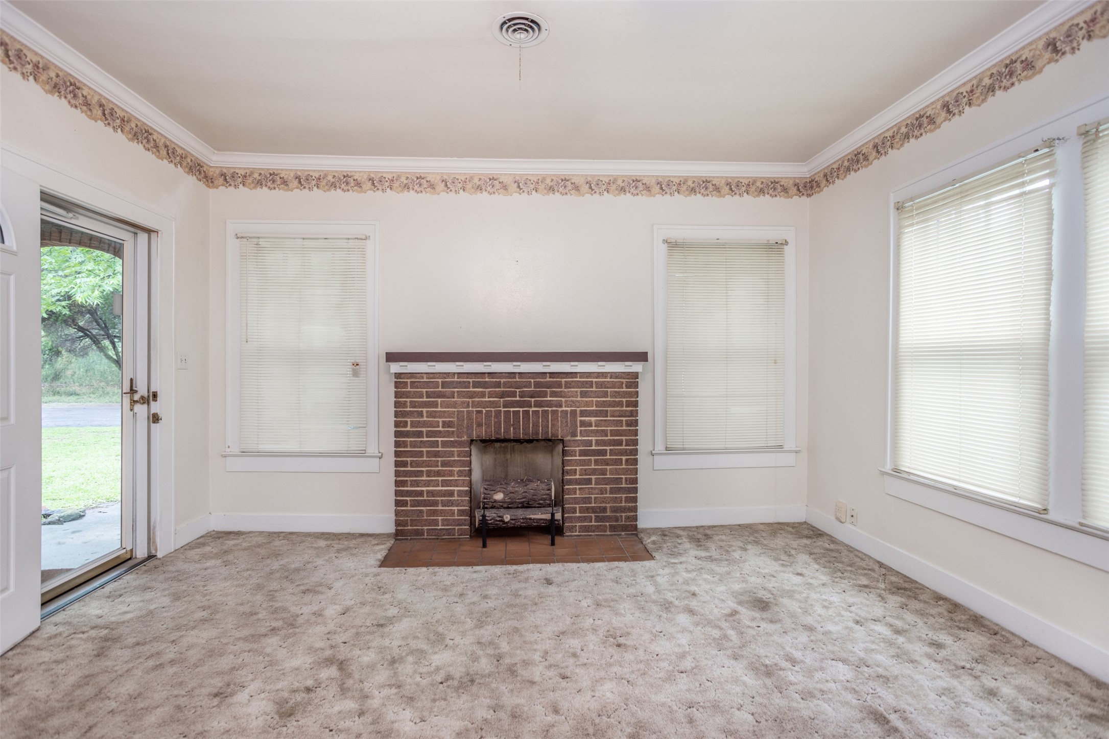 206 Ritchey Street Gainesville TX 76240