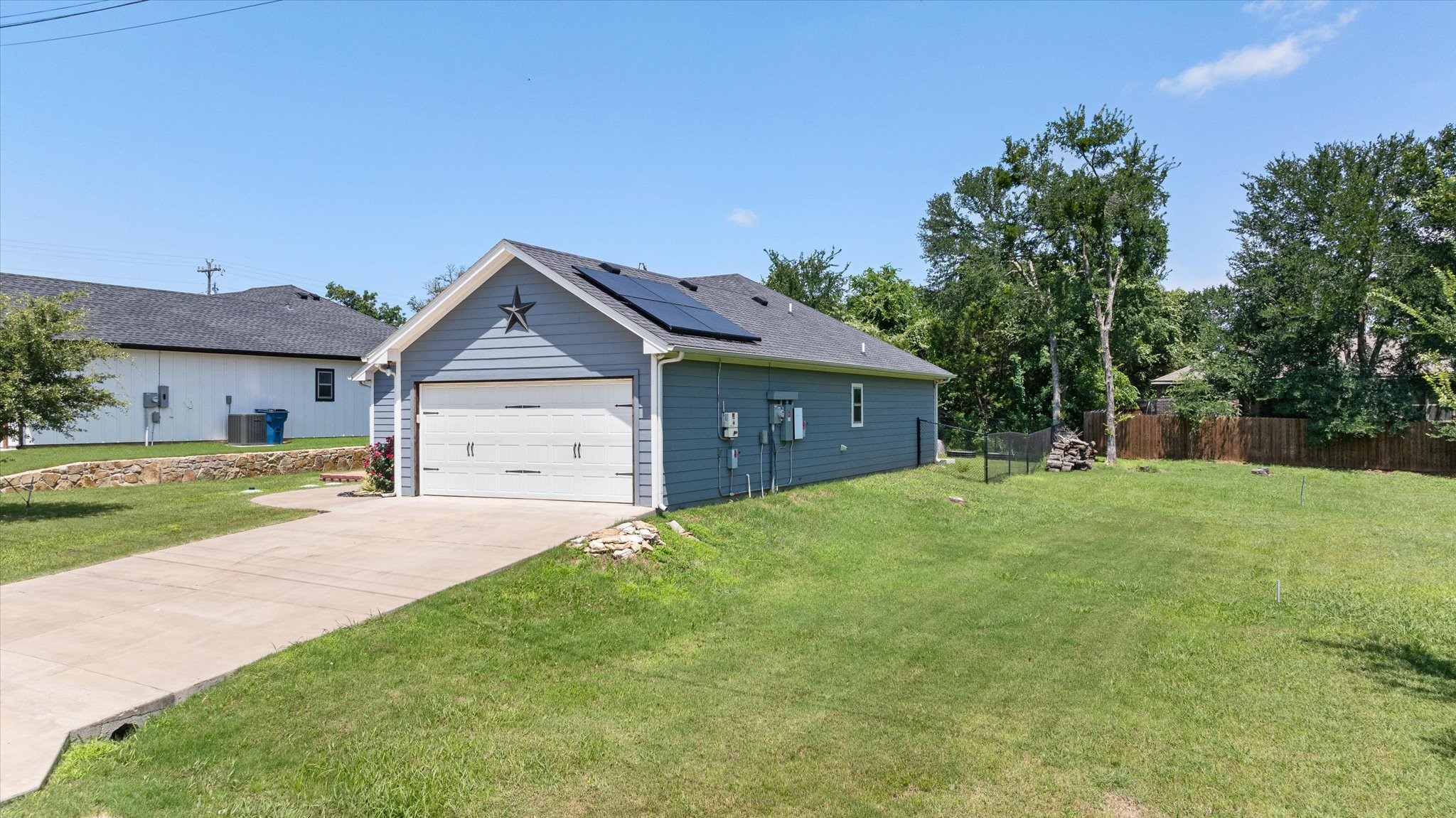 2206 Navasota Street Granbury TX 76048