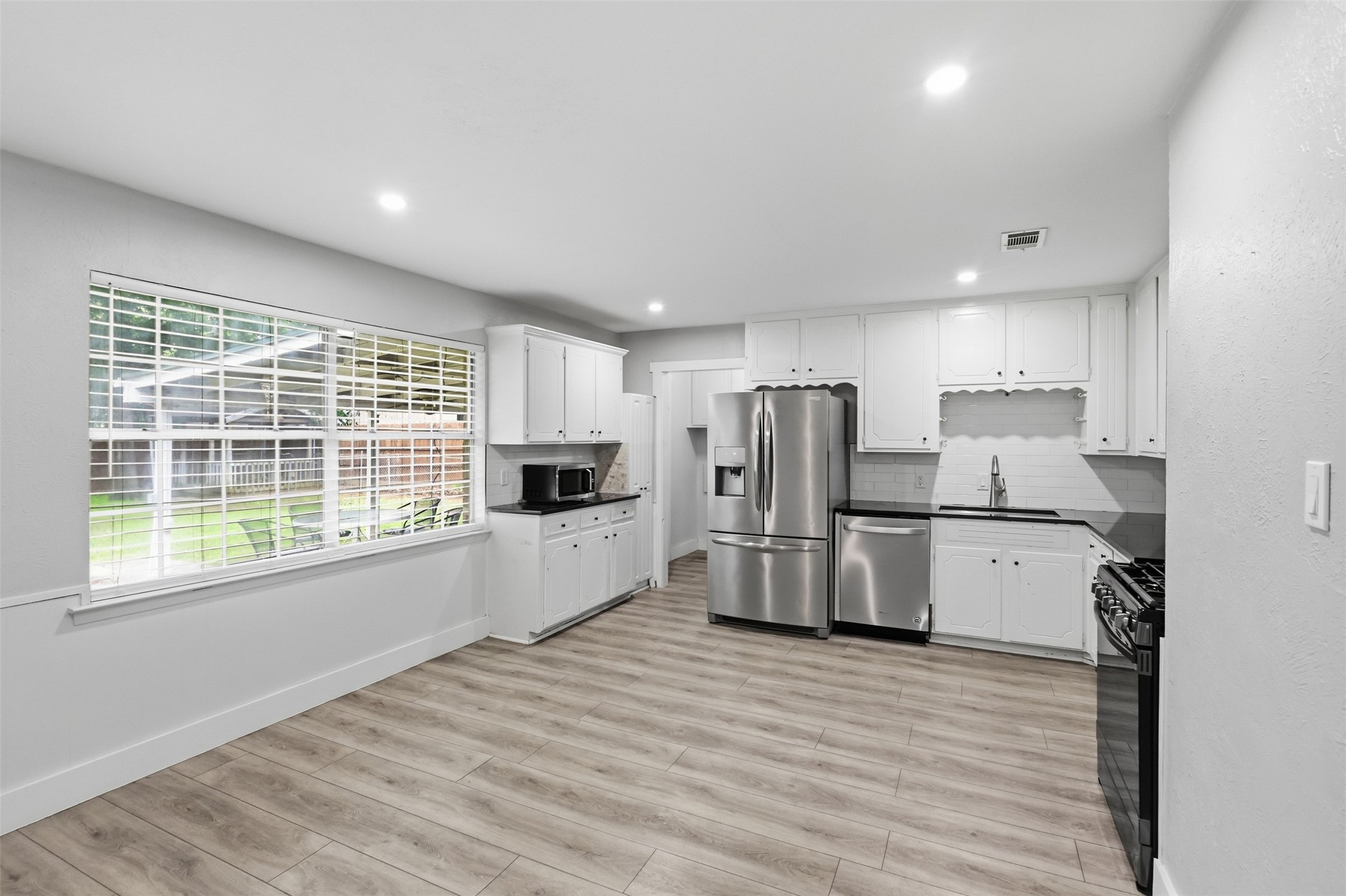 205 W Huitt Lane Euless TX 76040